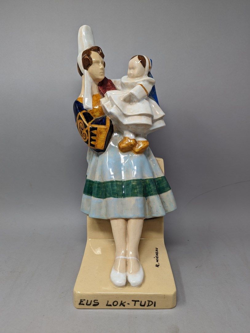 Null QUIMPER - MICHEAU-VERNEZ Robert (1907-1989)
Groupe en faïence polychrome fi&hellip;