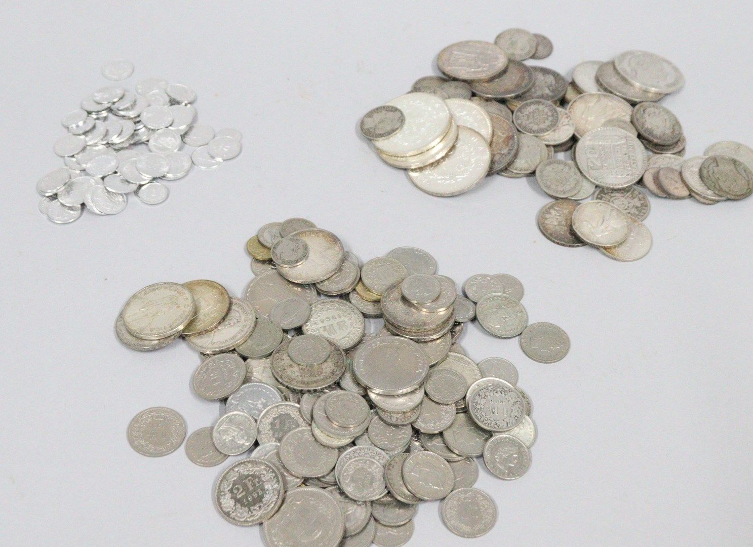 Null 法国和瑞士
一批60枚法国银币 十九世纪和二十世纪
4个50法郎和2个10法郎的大力士，1个5法郎的塞米斯
6 x Ecus 5 Francs
从拿破&hellip;