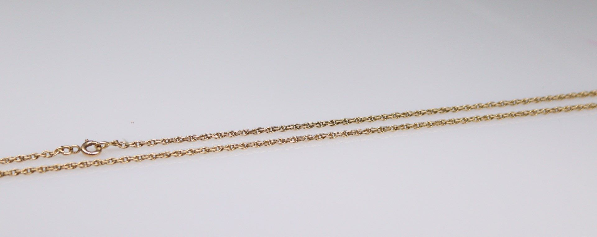 Null Chain in yellow gold 18k (750) with twisted mesh. 
Around the neck : 56 cm.&hellip;