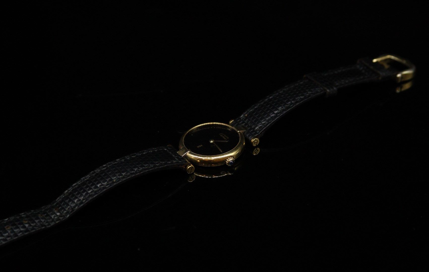 Null CARTIER
Montre bracelet de dame, boitier rond en vermeil, cadran à fond noi&hellip;