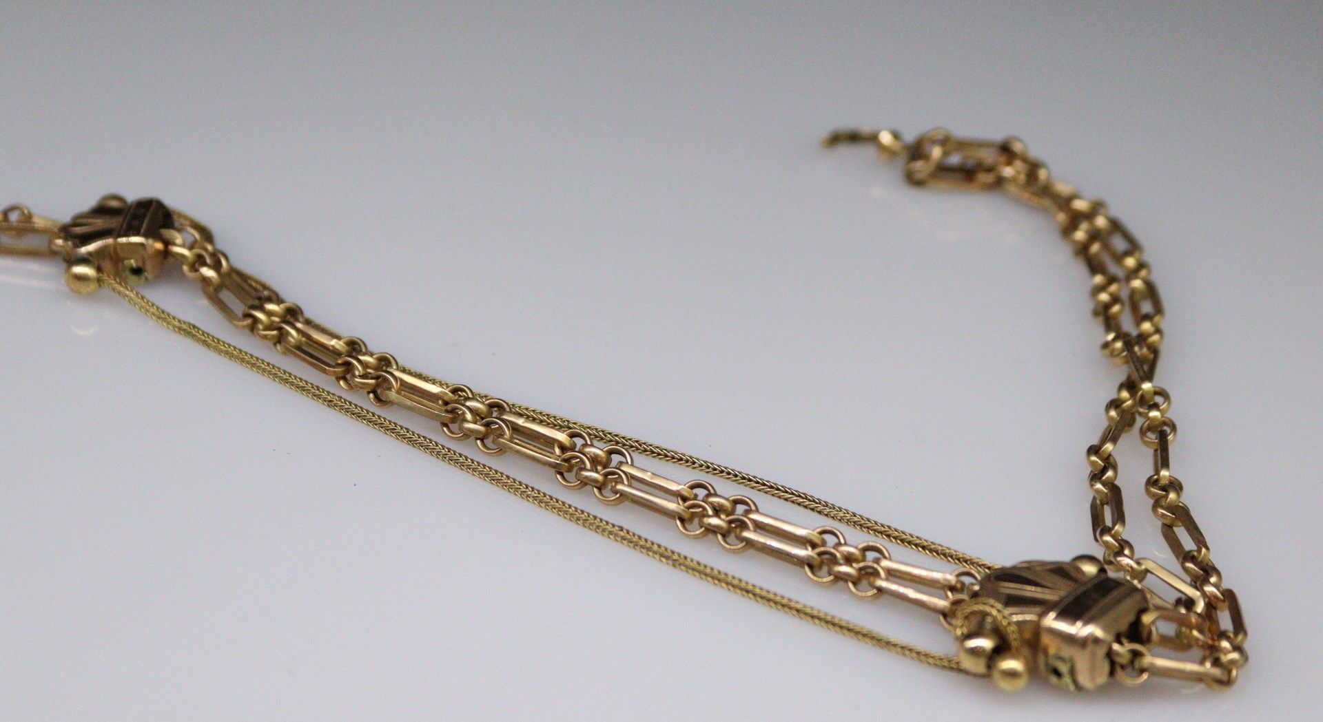 Null Double vest chain in 18k (750) yellow gold.

Length : 49 cm. - Weight : 24.&hellip;