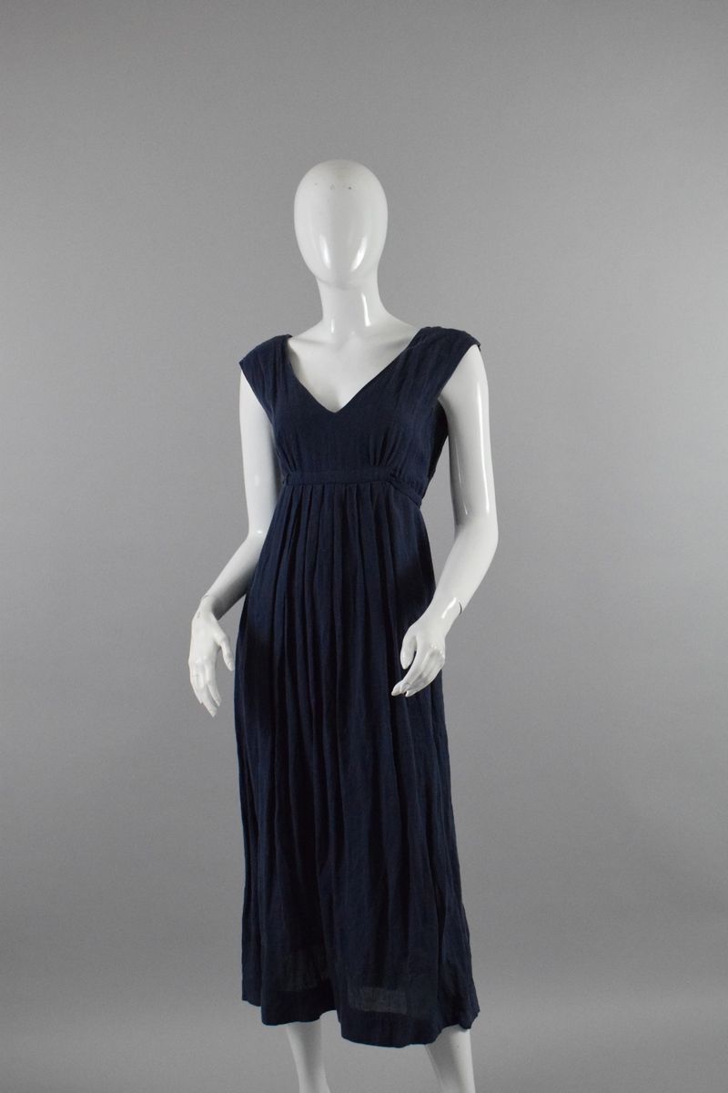 Null WEEKEND MAX MARA

Navy blue long sleeveless summer dress.
Empire waist, lig&hellip;