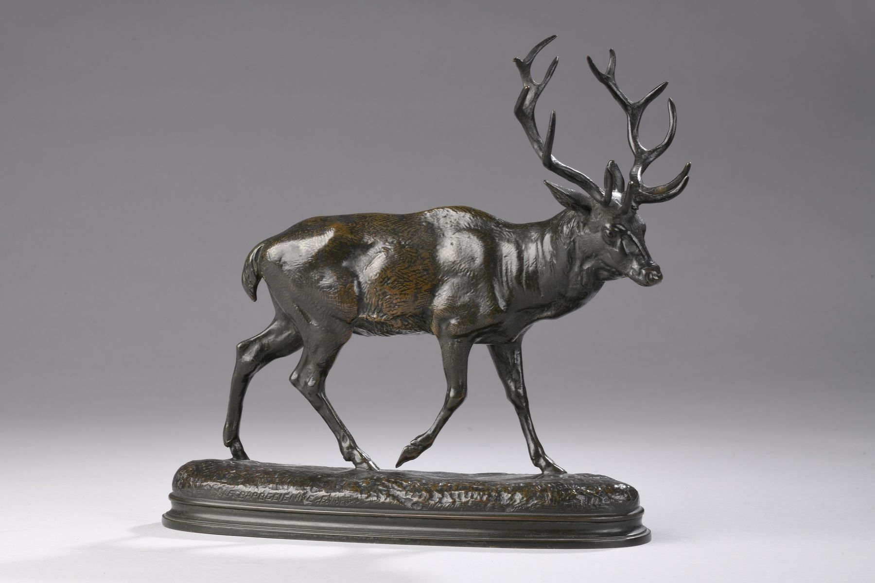 Null 巴里-安托万-路易斯，1796-1875
步行鹿N°1（第二版）：青铜，有深棕色阴影，F.BARBEDIENNE FONDEUR，平台上铸有BARYE&hellip;