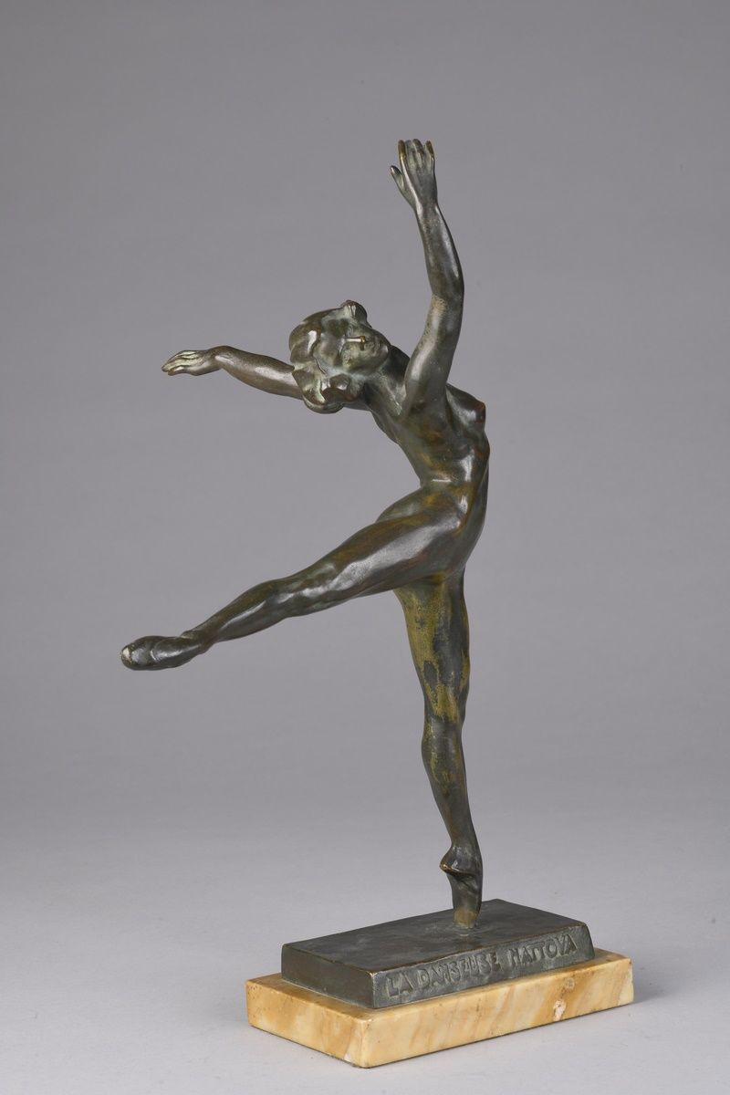 Null YOURIEVITCH Serge, 1876-1969
La danseuse Nattova
bronze à patine brune nuan&hellip;