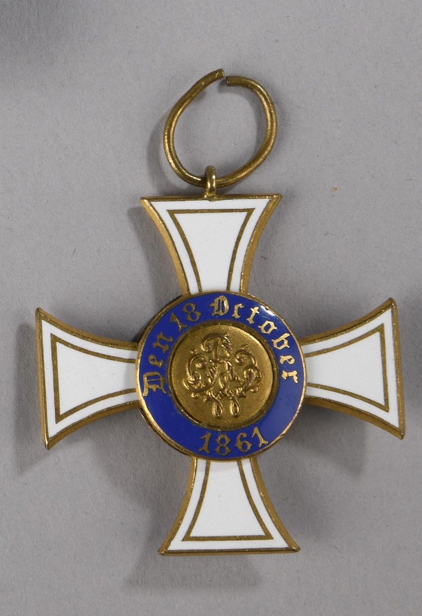 Null 普鲁士王冠勋章第四级十字勋章。
鎏金青铜。
没有丝带。
是