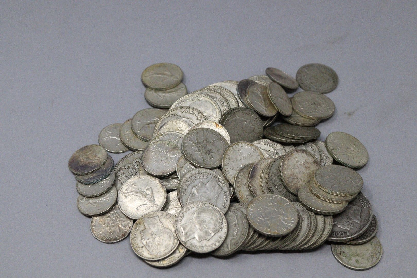 Null Lotto di monete d'argento tra cui : 
- 5 franchi Leopoldo II re del Belgio
&hellip;
