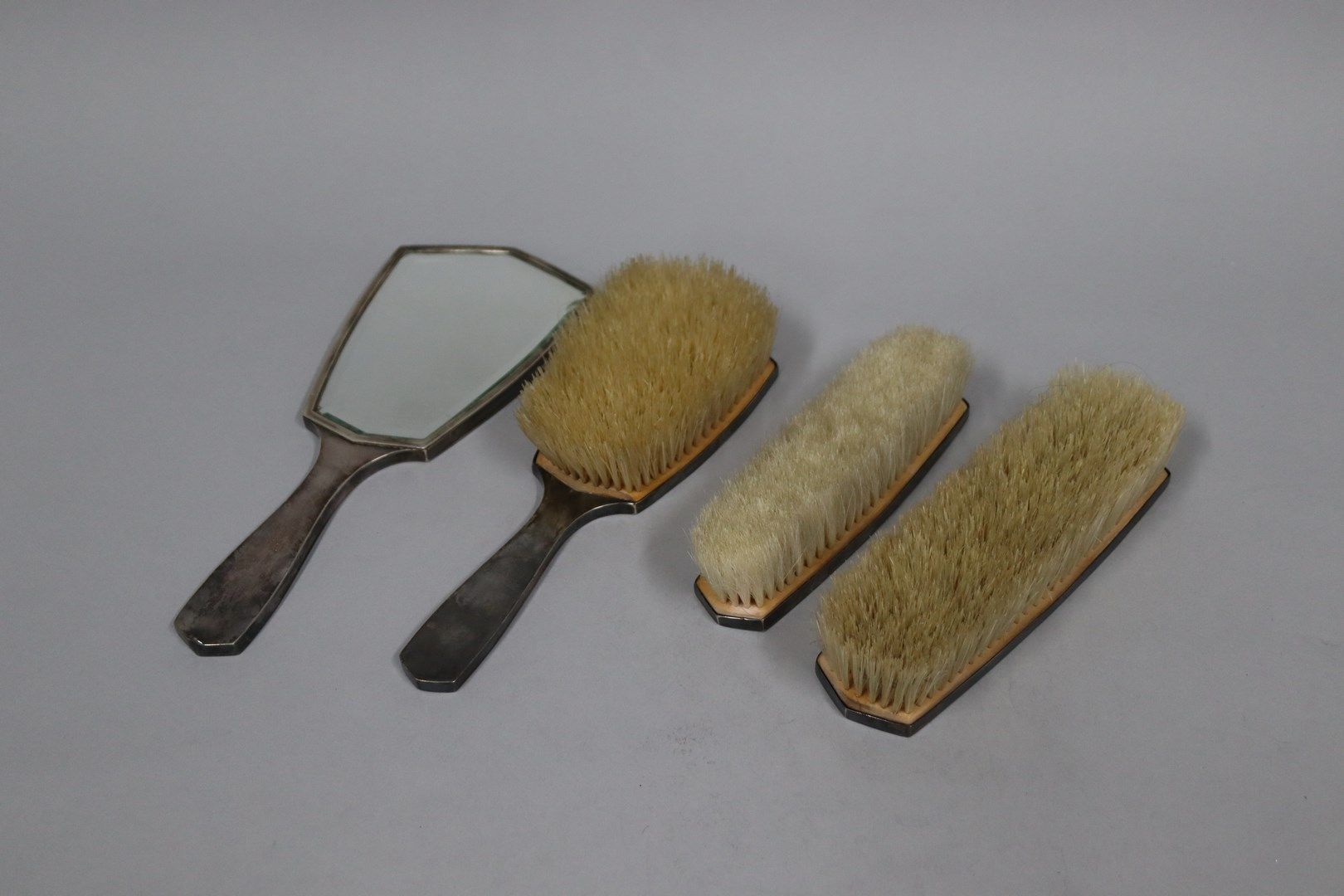 Null Silver toiletries (950) including :
- three brushes
- a mirror 
Goldsmiths &hellip;