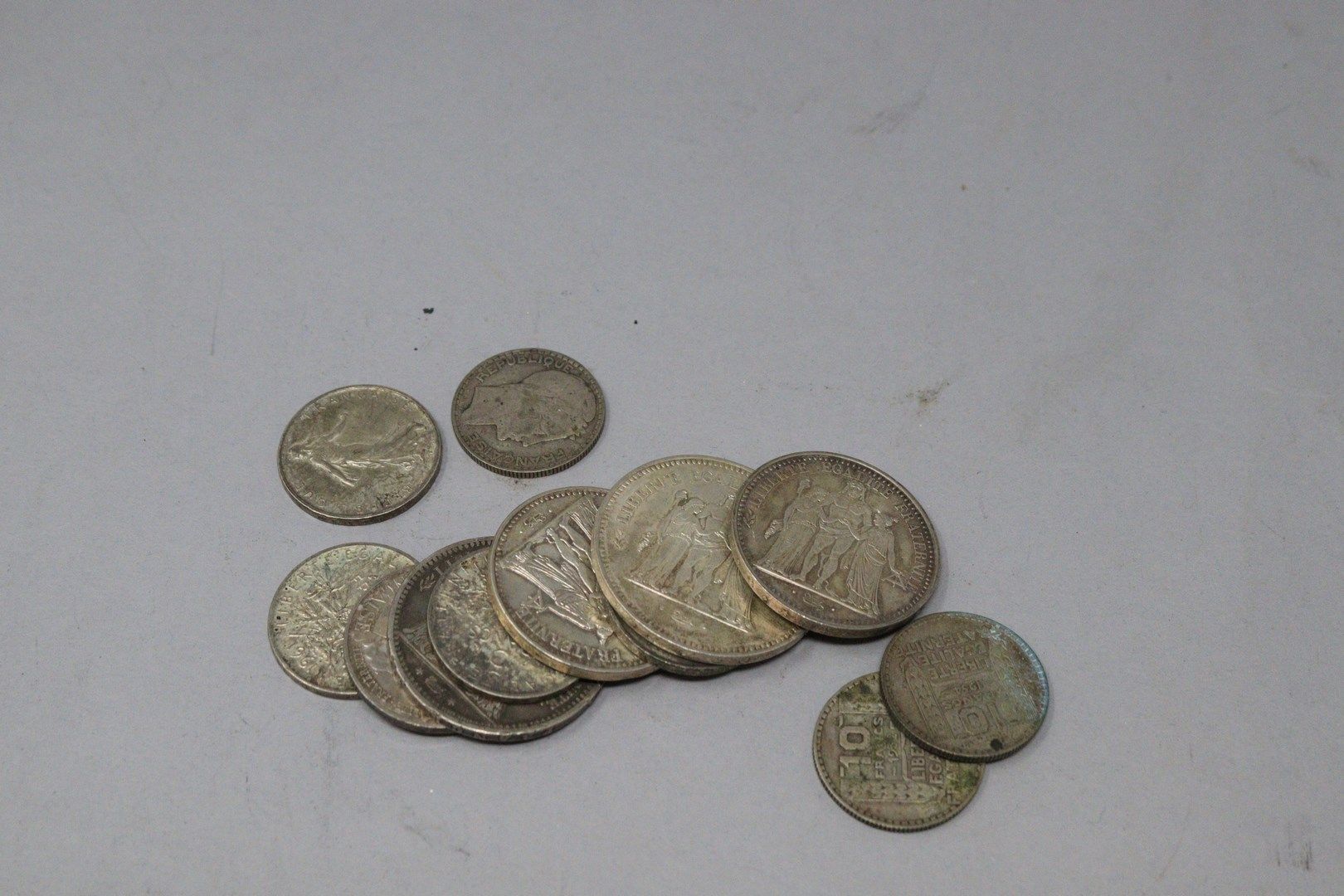 Null Lot de pièces en argent comprenant : 
- 4 x 5 francs Semeuse
- 3 x 10 franc&hellip;