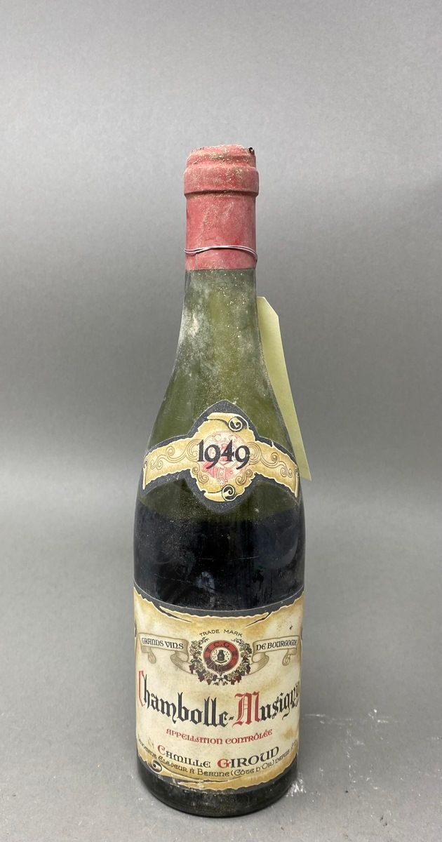 Null 1 bouteille CHAMBOLLE-MUSIGNY Camille Giroud 1949 (V; Caps légèrement abîmé&hellip;