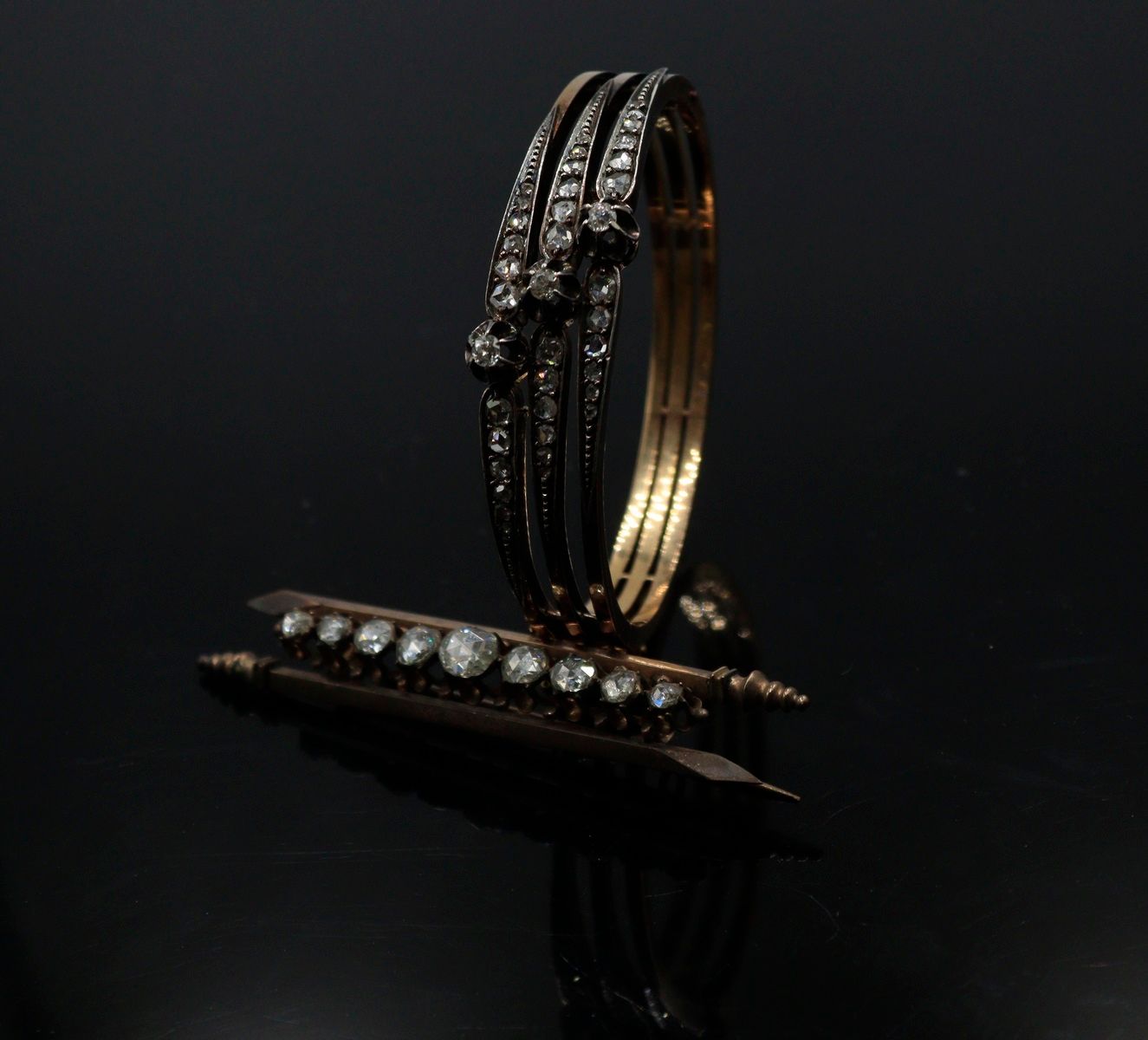 Null Ensemble de bijoux comprenant : Bracelet trois corps ouvrant en or 18K (750&hellip;