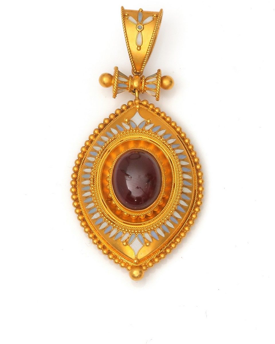 Null 14K (585) gold pendant with oval shape, set with a cabochon garnet surround&hellip;
