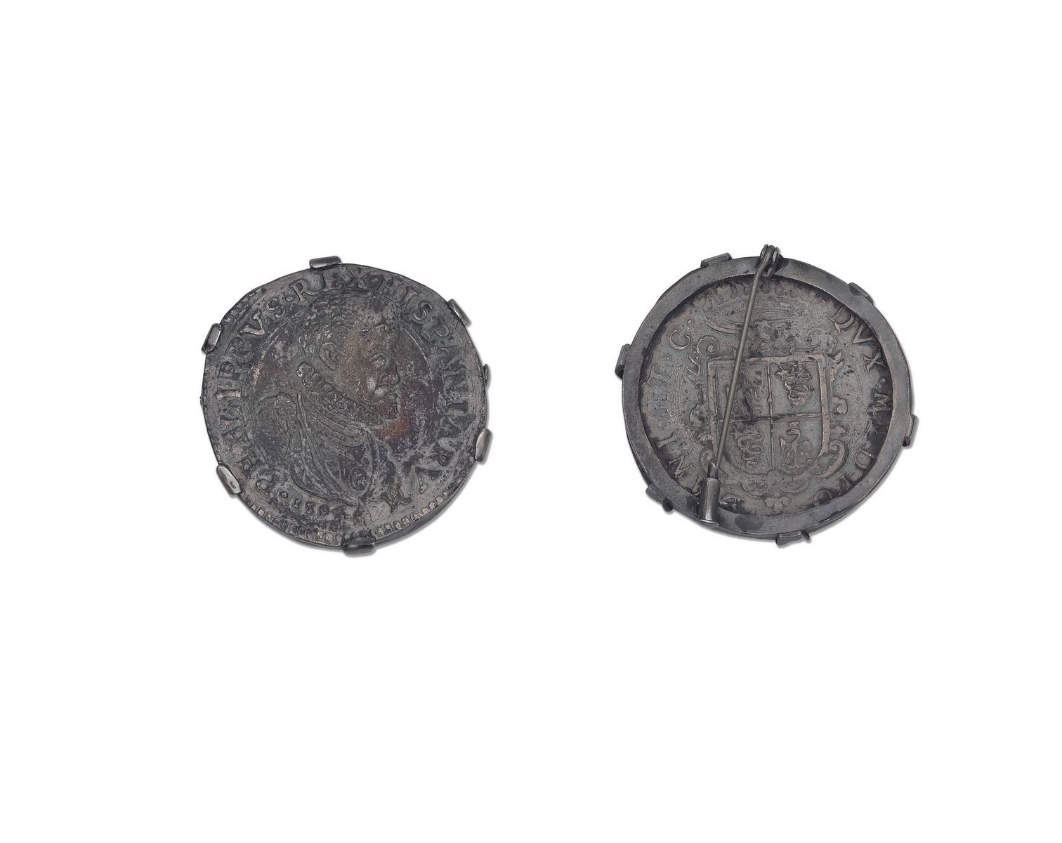 Null 意大利 - 米兰公国 - 西班牙的菲利普二世 
1594年的银质Scudo镶嵌在胸针上。 
Dav 8313 
非常好到非常好。