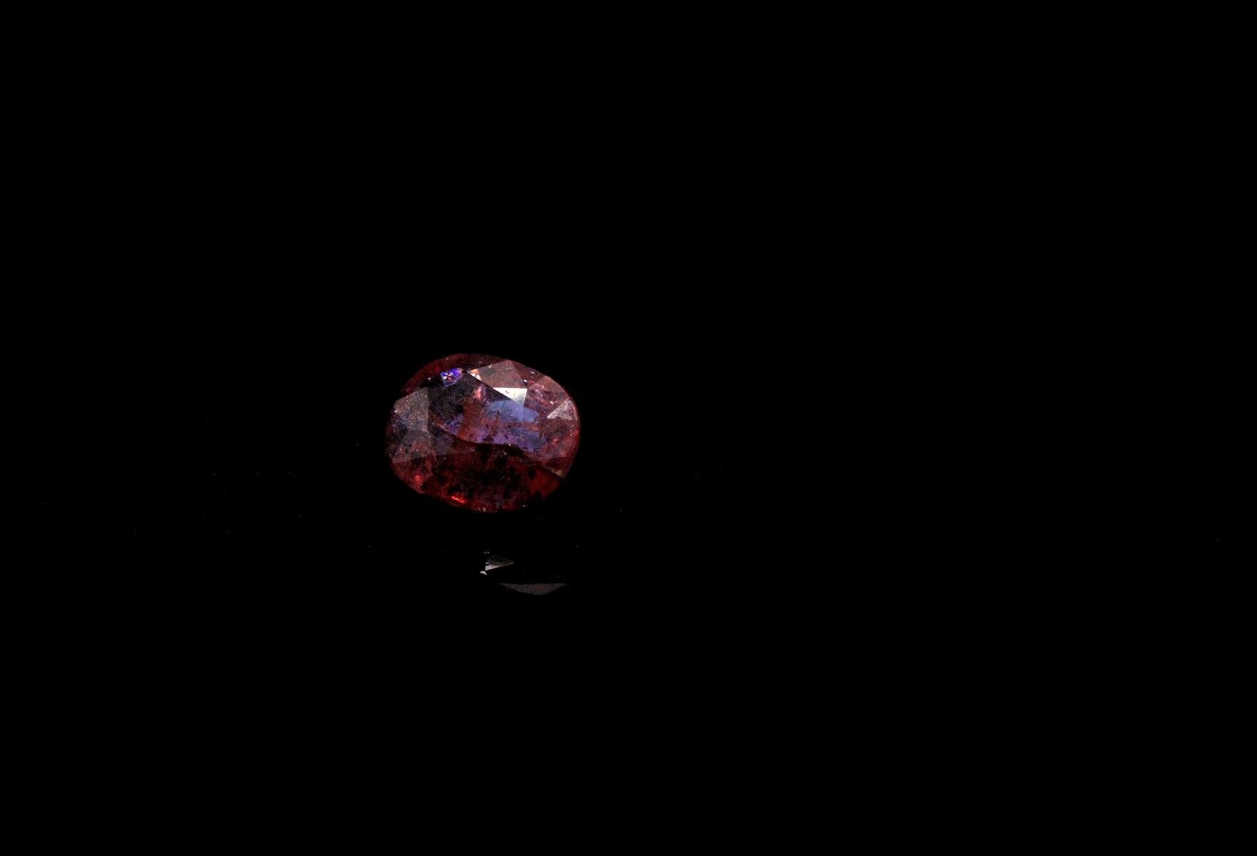 Null Cushion ruby on paper. 
Inclusions. 
Weight : 1.18 ct. 

Dimensions : 7mm x&hellip;