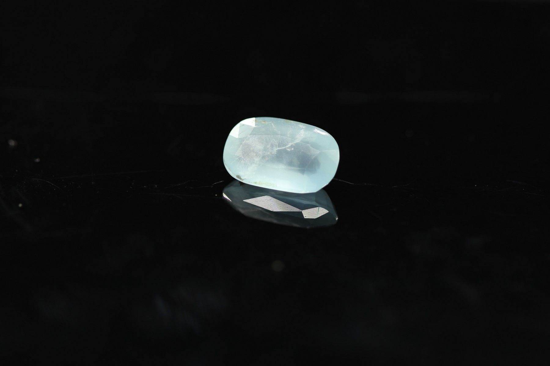 Null Oval aquamarine on paper. 
Inclusions. 
Weight : 4.38 cts.