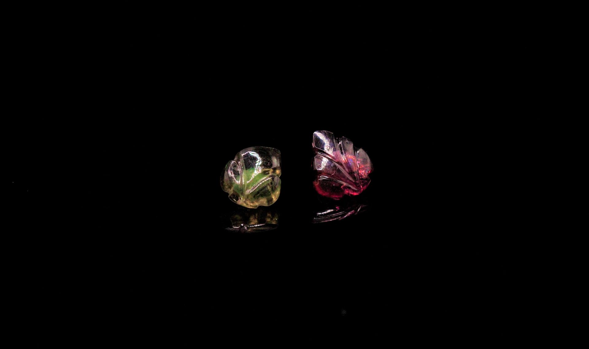 Null Lot of two tourmalines carved in the image of foliage. 
Total weight: 1.40 &hellip;
