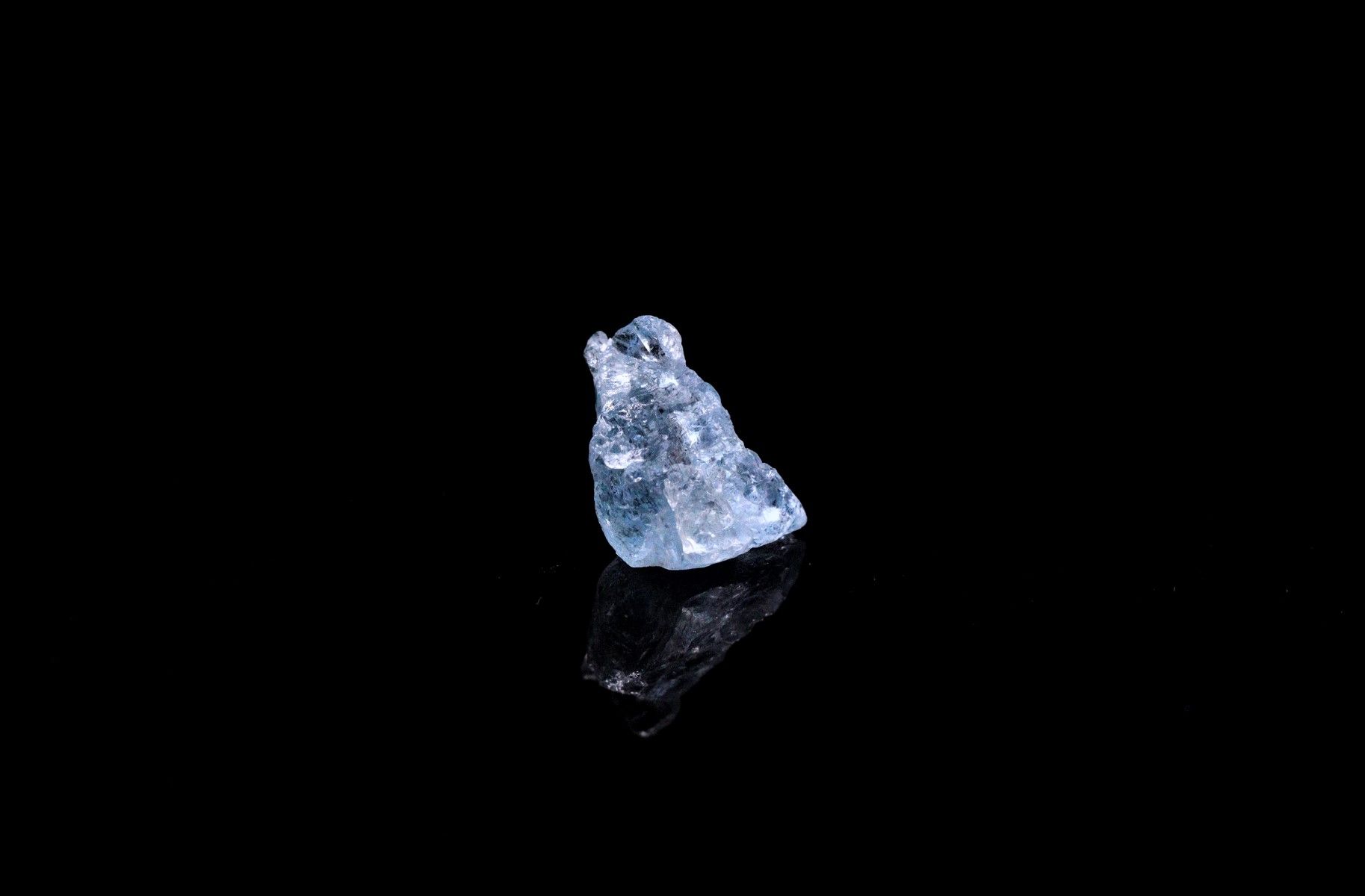 Null Aquamarin-Brut auf Papier. 
Gewicht: 10,06 ct. 

Abmessungen (ca.): 16.7 mm&hellip;