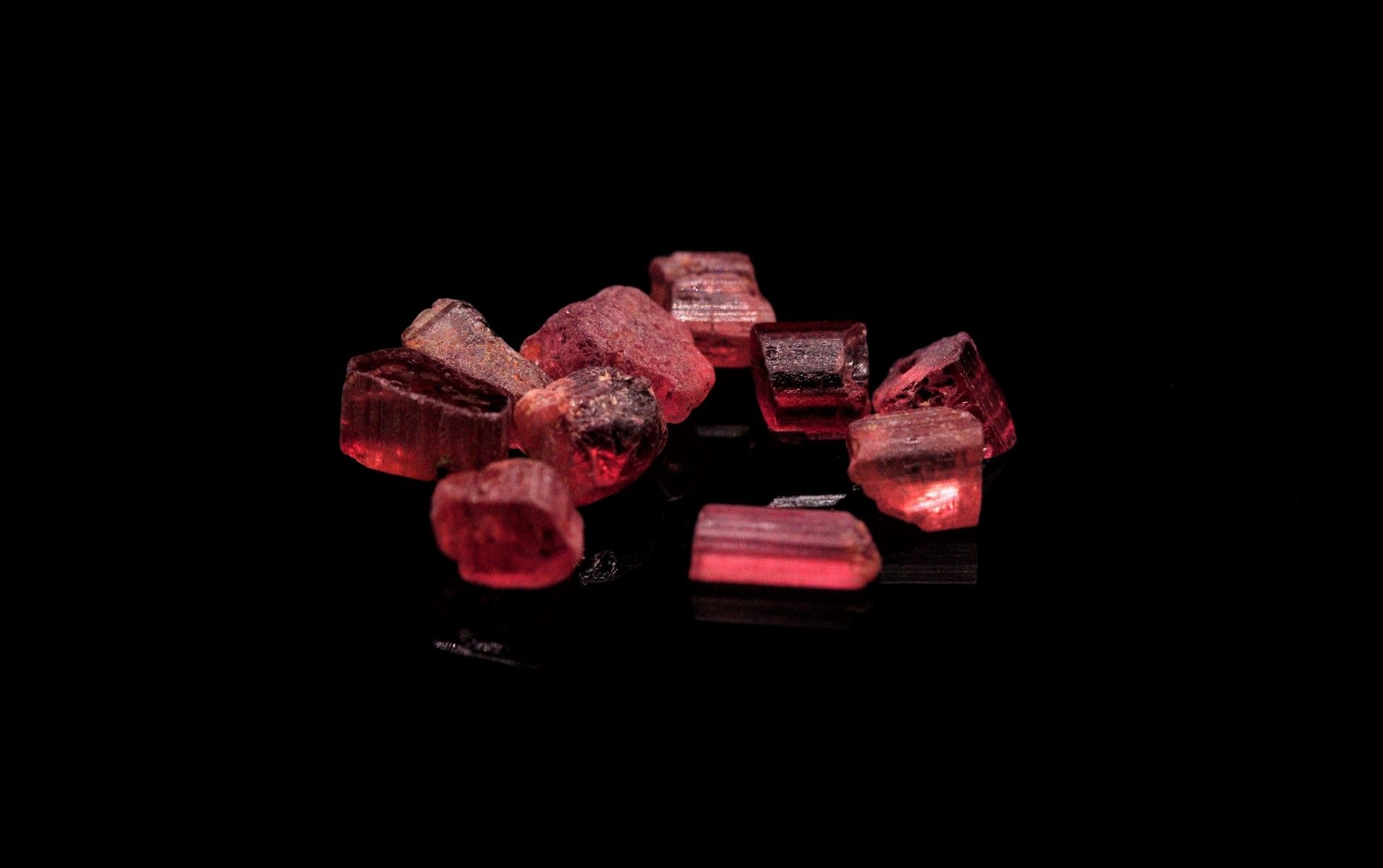 Null Important mix of pink tourmaline rough. 
Probably not heated. 
Total weight&hellip;