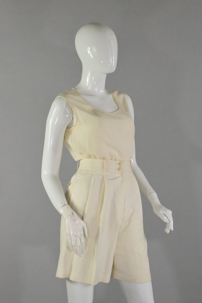 Null TUNMER Paris 

Short skirt in cream linen blend. 
Slight wear. 

Size: 42 (&hellip;