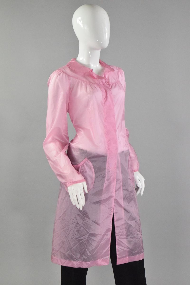Null AGNES B 

罕见的粉红色半透明长款流线型上衣，中央有纽扣和小领子。 
一个纽扣丢失。 

尺寸：40