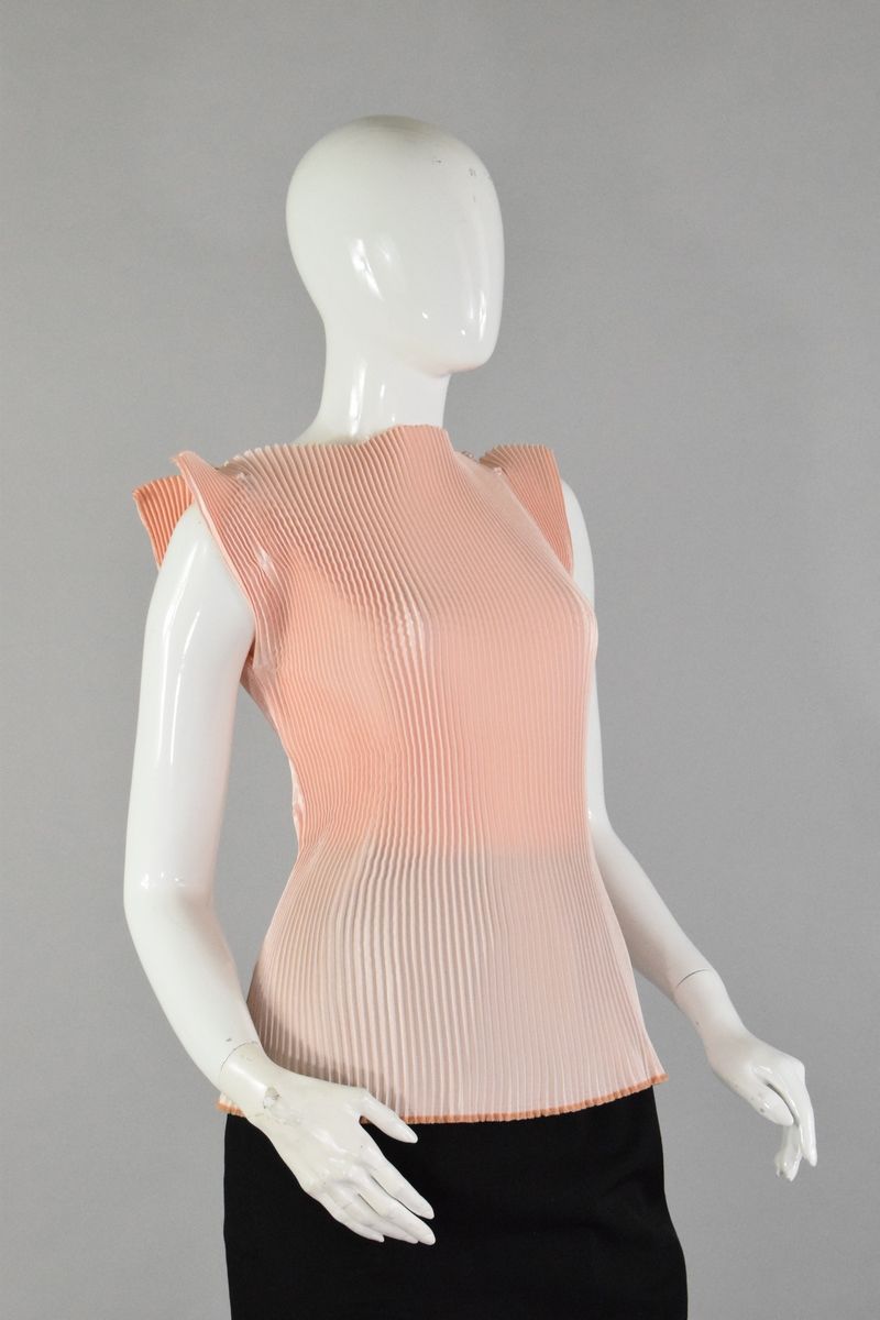 Null JIM THOMPSON 

Sleeveless tube top in pink pleated silk satin blend. 

One &hellip;