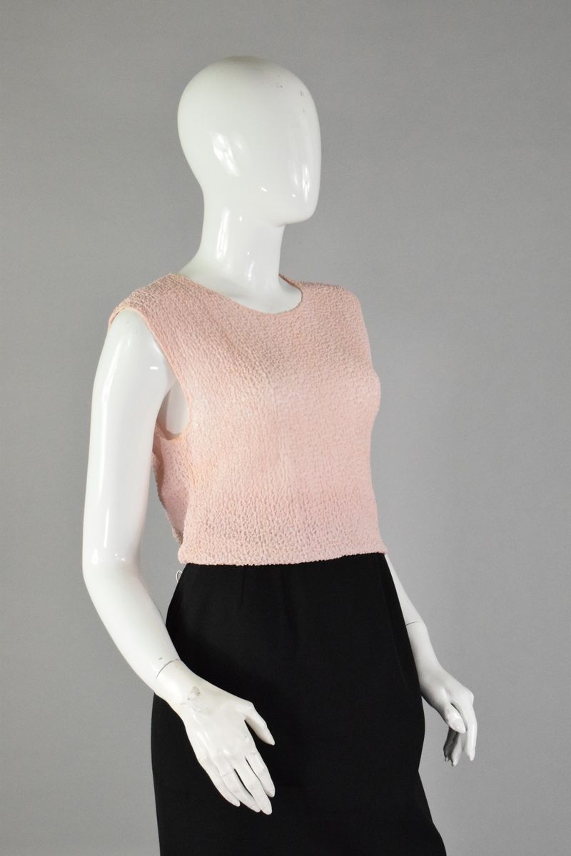 Null EMPORIO ARMANI
Circa 1990

Top sans manche rose pâle en broderie gauffrante&hellip;