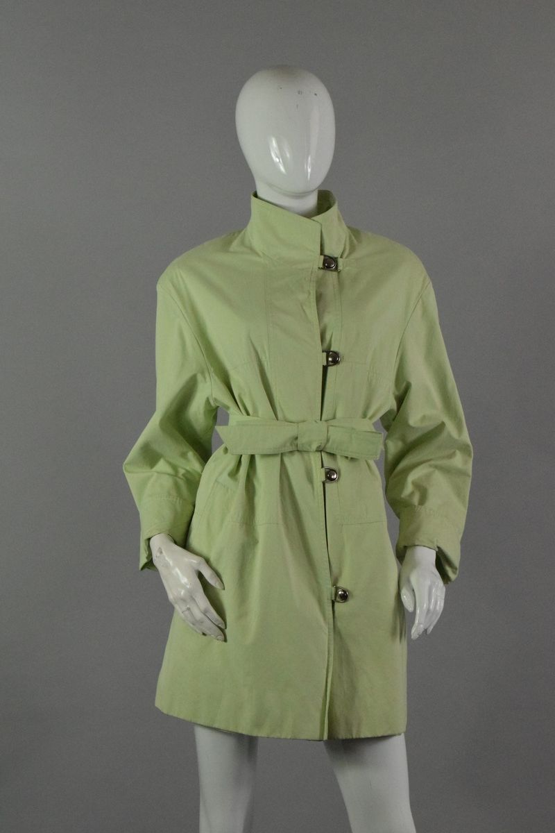 Null ARIELLE 

Pastel green trench coat with offset central fastening, metallize&hellip;