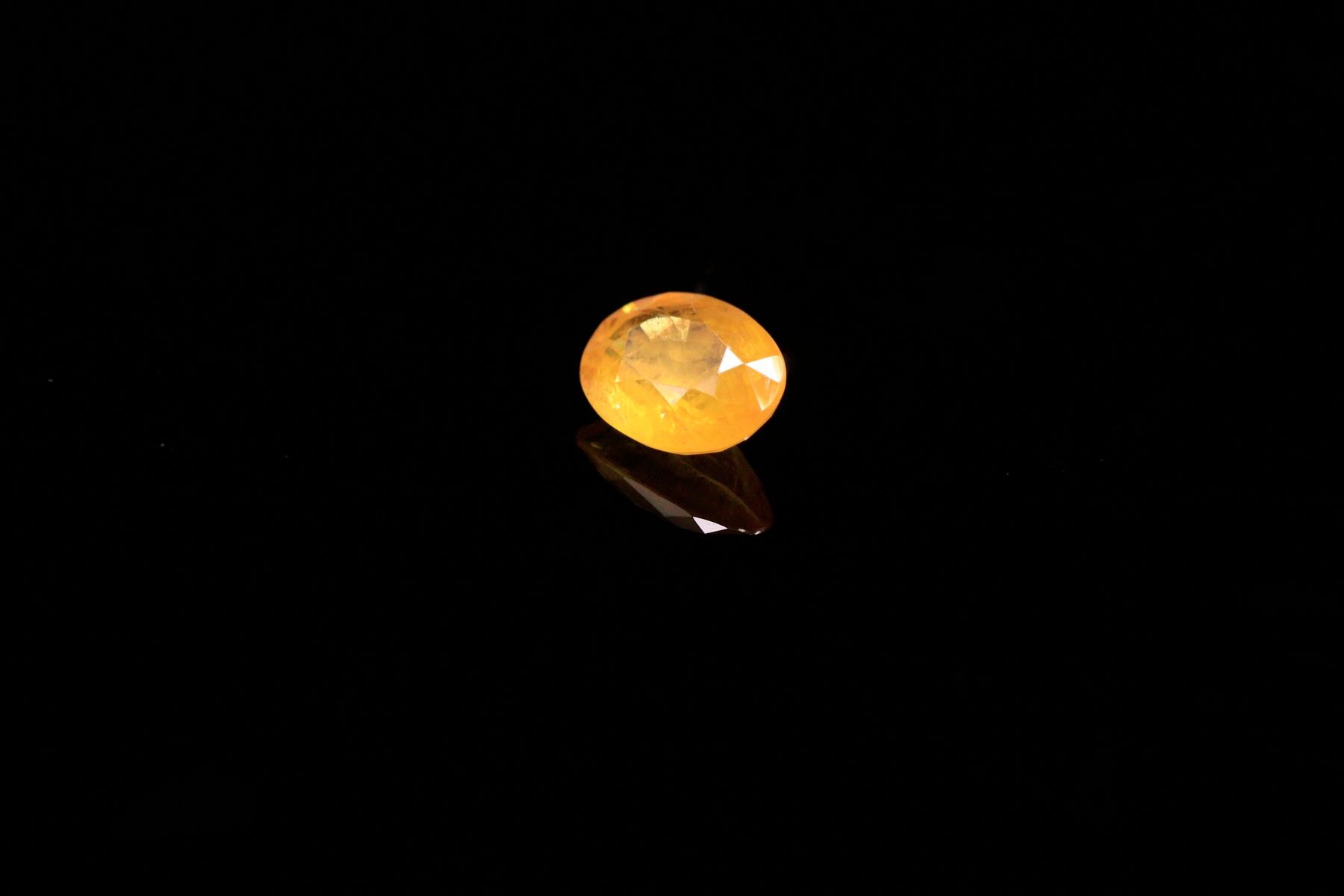 Null Oval yellow sapphire on paper.

Weight: 1.93 ct. 

Dimensions: 8mm x 6mm