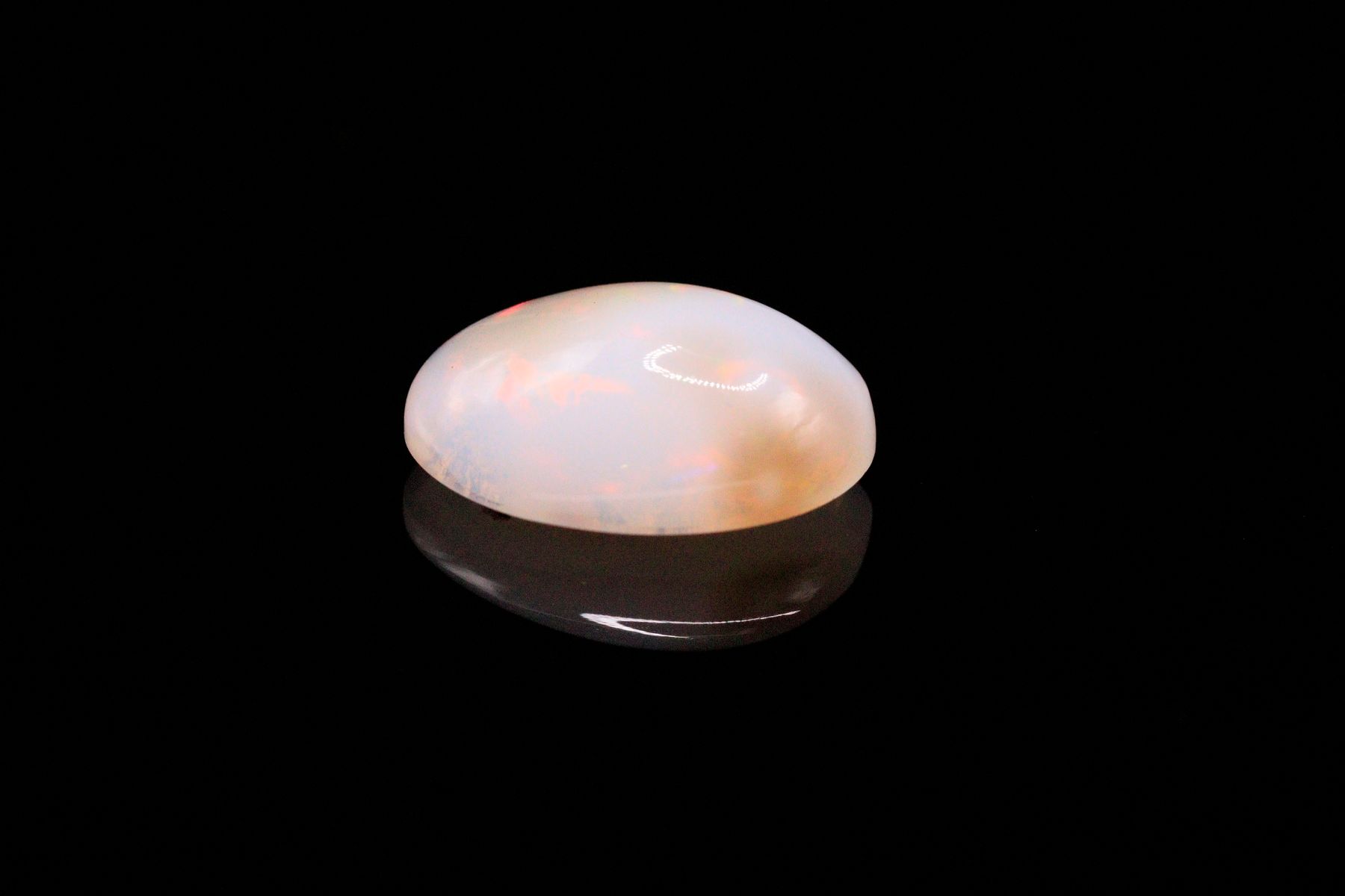 Null Opale blanche cabochon ovale sur papier.
Inclusions.
Poids : 6.41 cts

Dime&hellip;