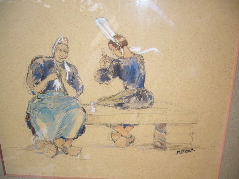 MESMIN Bigoudennes sur un banc, aquarelle, signée en bas à droite, 23 x 29 cm.