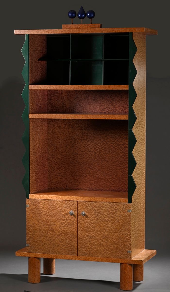 Null 索特萨斯-埃托雷（1917-2007）
埃托雷-索特萨斯和马尔科-扎尼尼为弗朗茨-莱特纳设计的著名 "多瑙河 "系列放大镜书柜
H.高 210 - 宽&hellip;