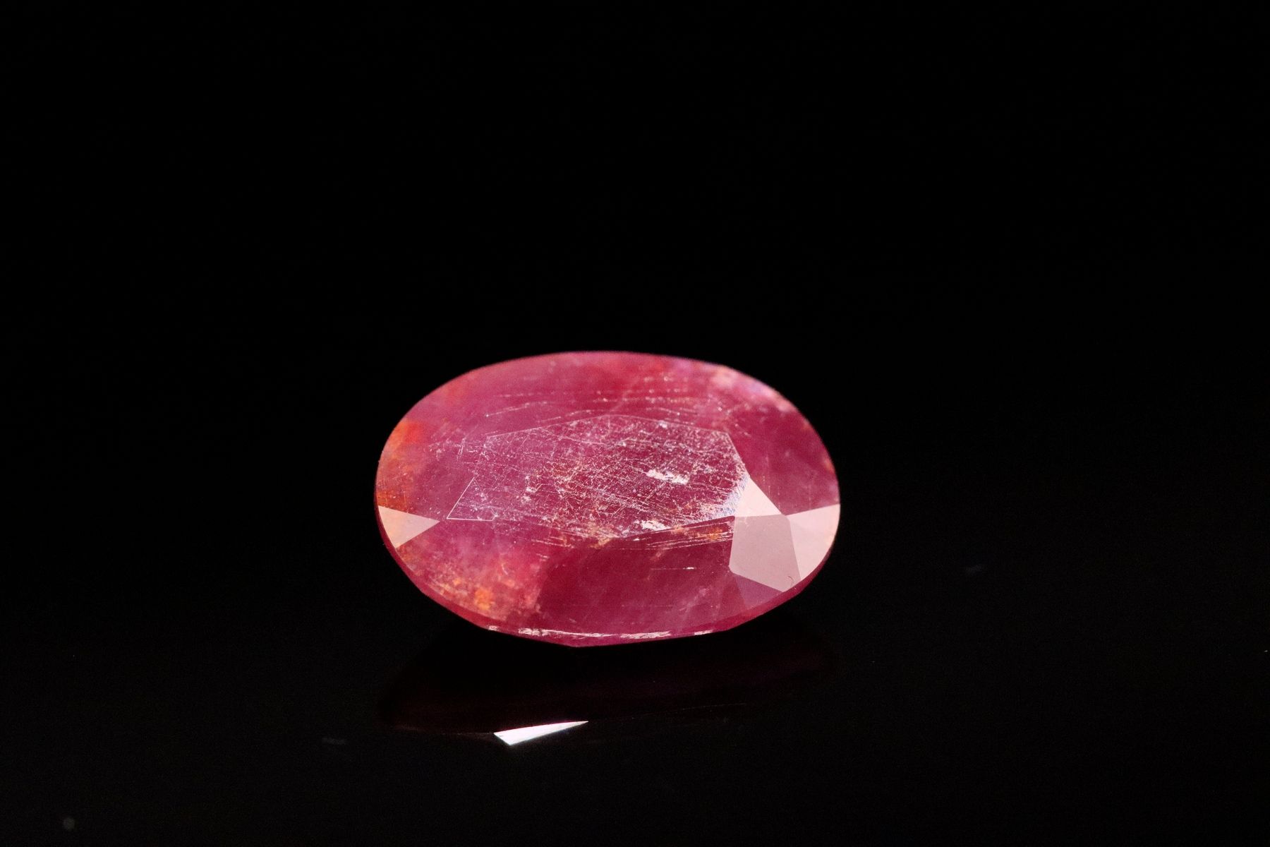 Null Large oval ruby on paper.
Weight : 6.17 cts

Dimensions: 13.8mm x 10mm