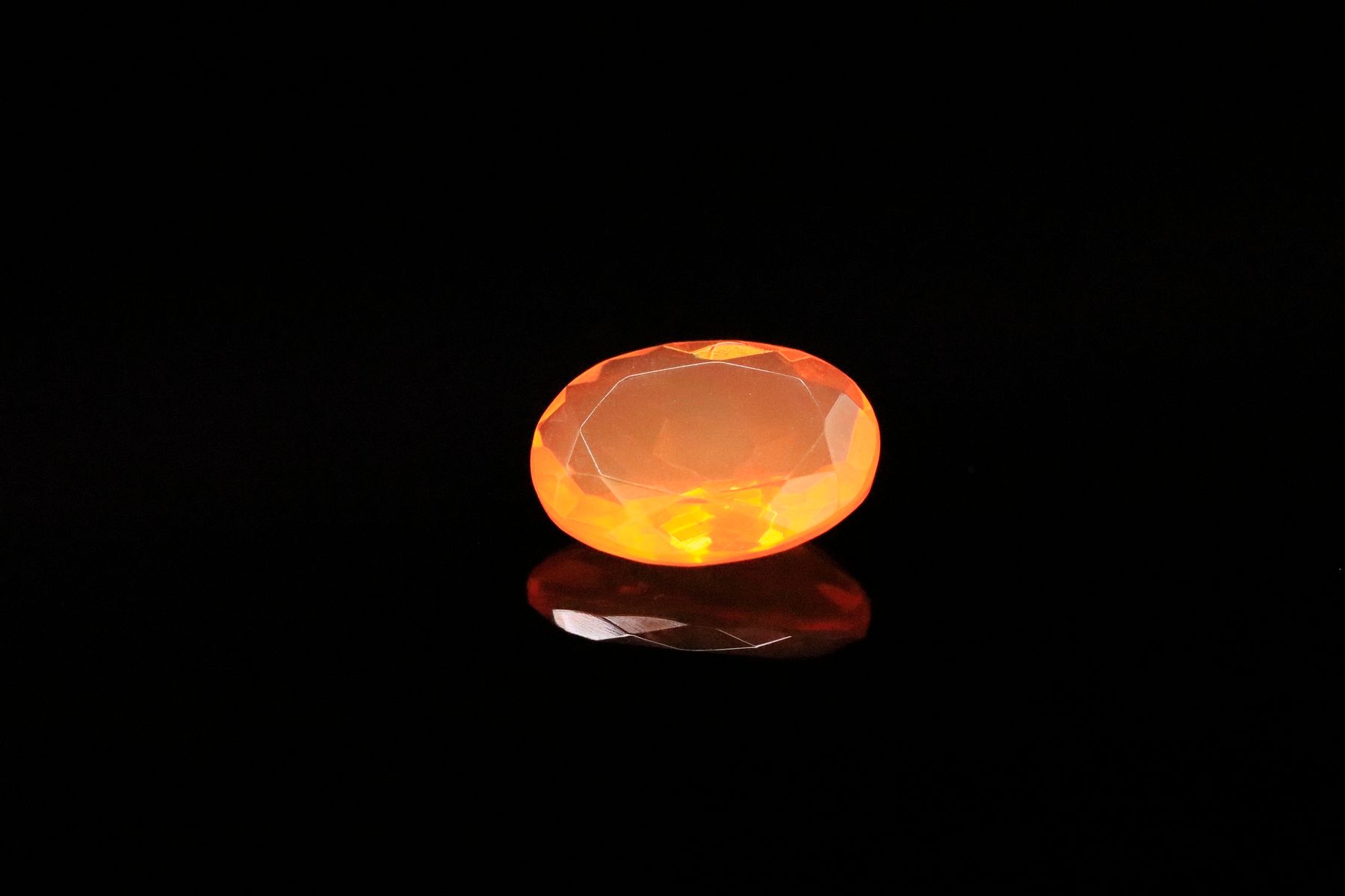 Null Oval fire opal on paper.
Weight : 2.10 cts

Dimensions: 12.5mm x 9.3mm