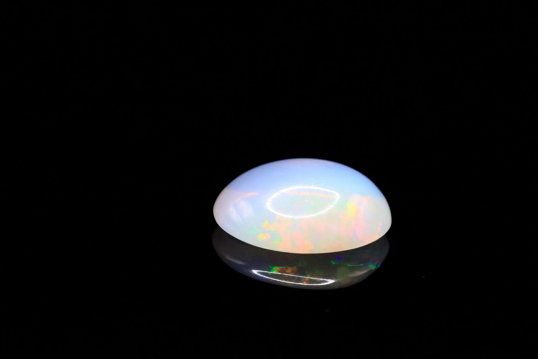 Null White oval cabochon opal on paper.
Weight : 4.43 cts

Dimensions: 16mm x 11&hellip;