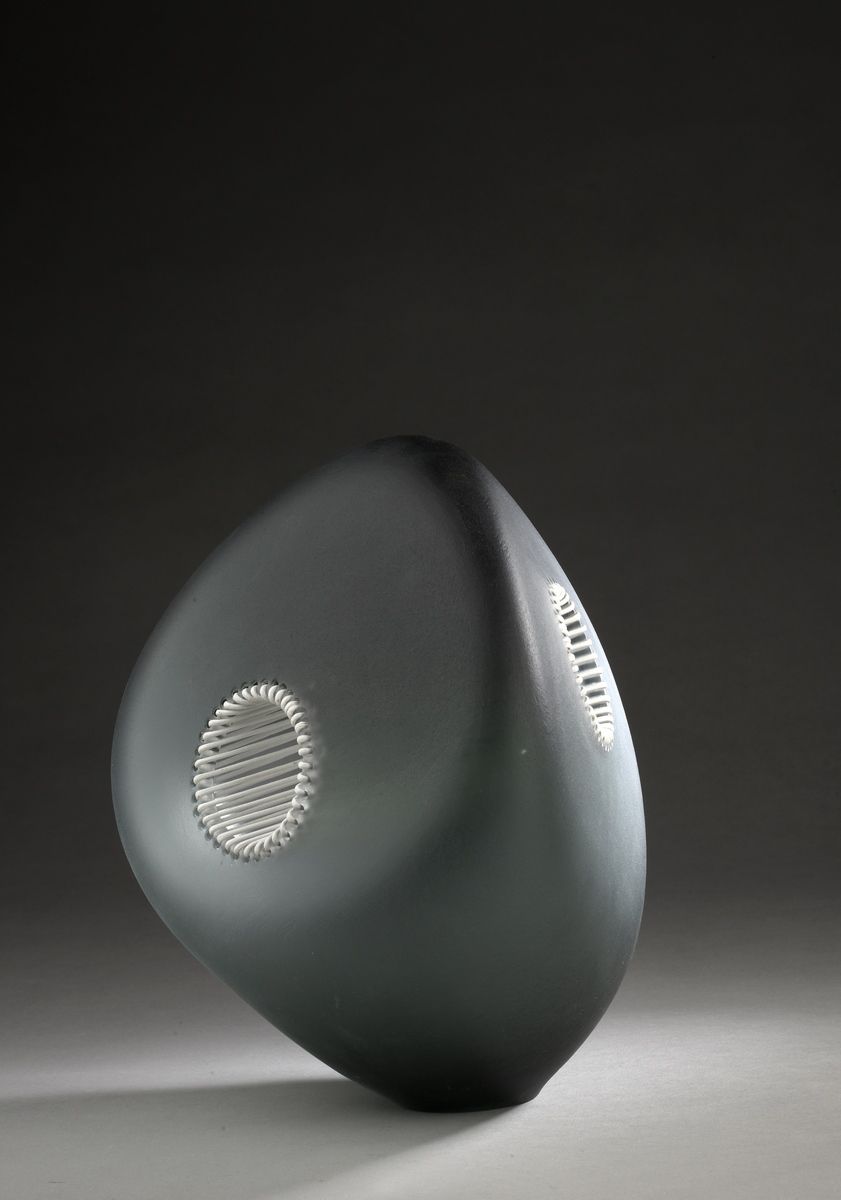 Null Gérald VATRIN (France, né en 1971)
Sculpture en verre soufflé teinté gris-v&hellip;