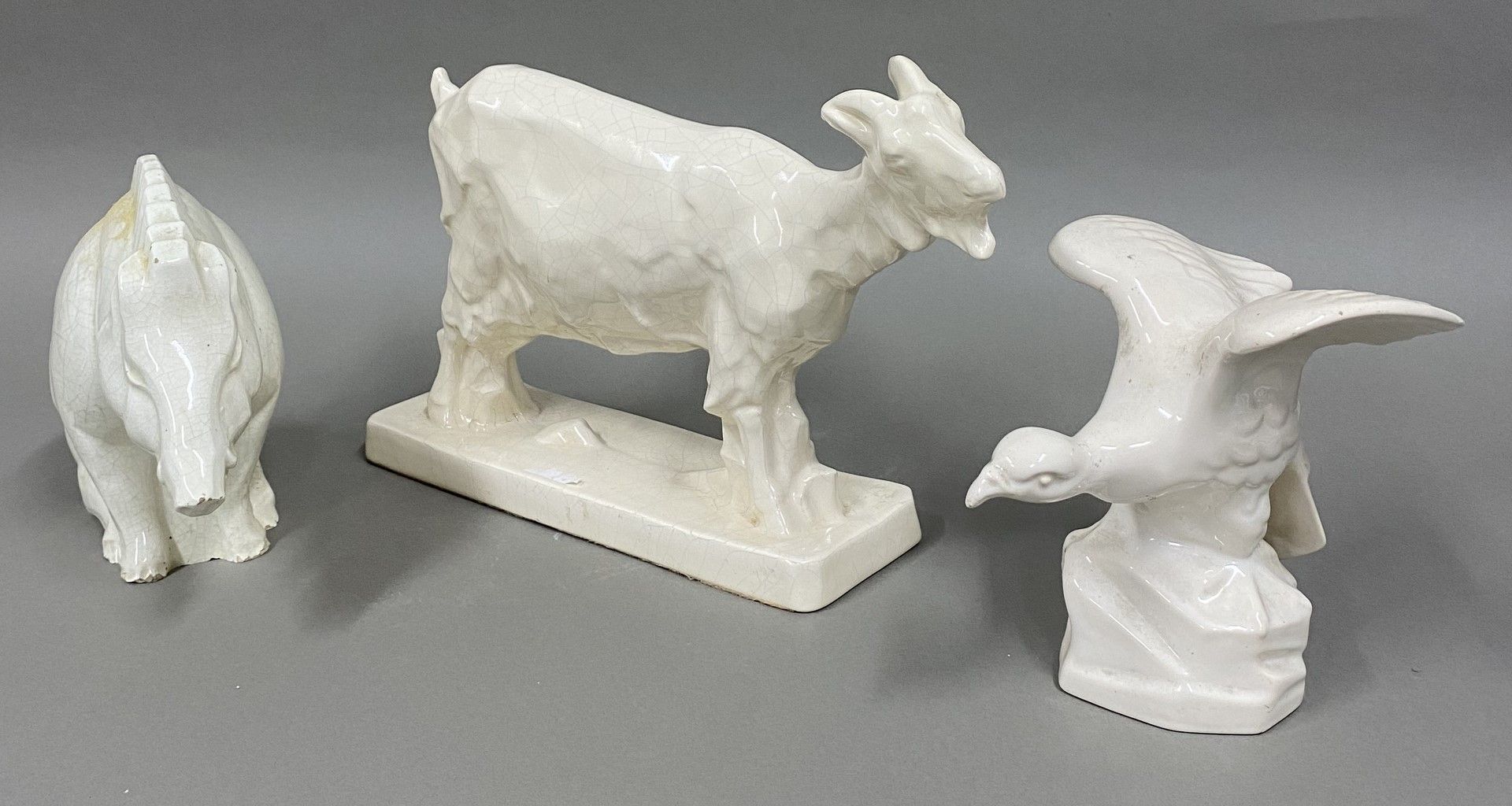 Null SAINT CLEMENT France
Chèvre 
Sujet en céramique blanche craquelée 
Ht. : 25&hellip;