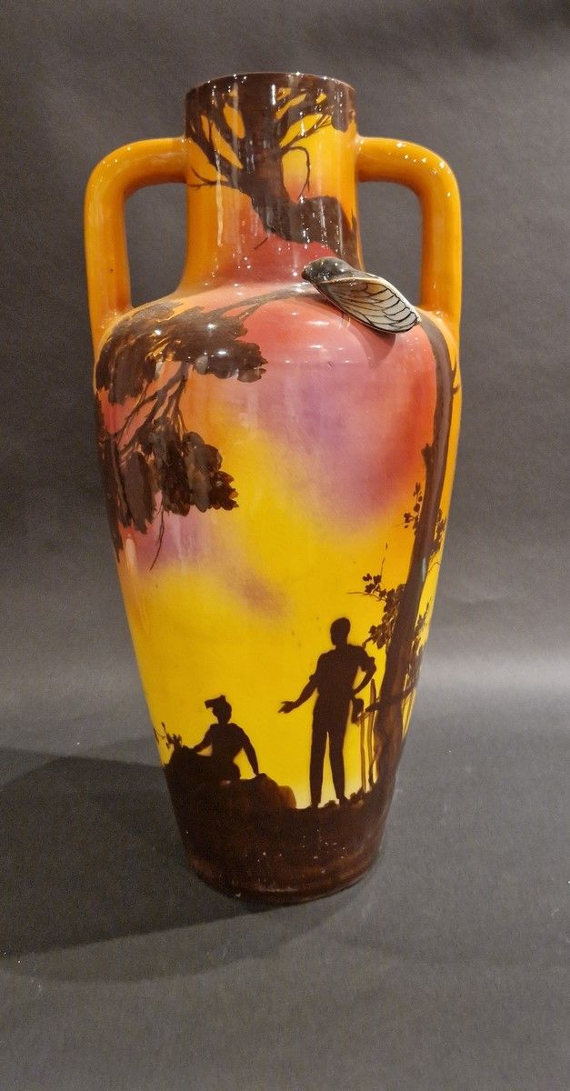 Null SAINT JEAN DU DESERT
Grand vase à deux anses à décor de personnages dans un&hellip;