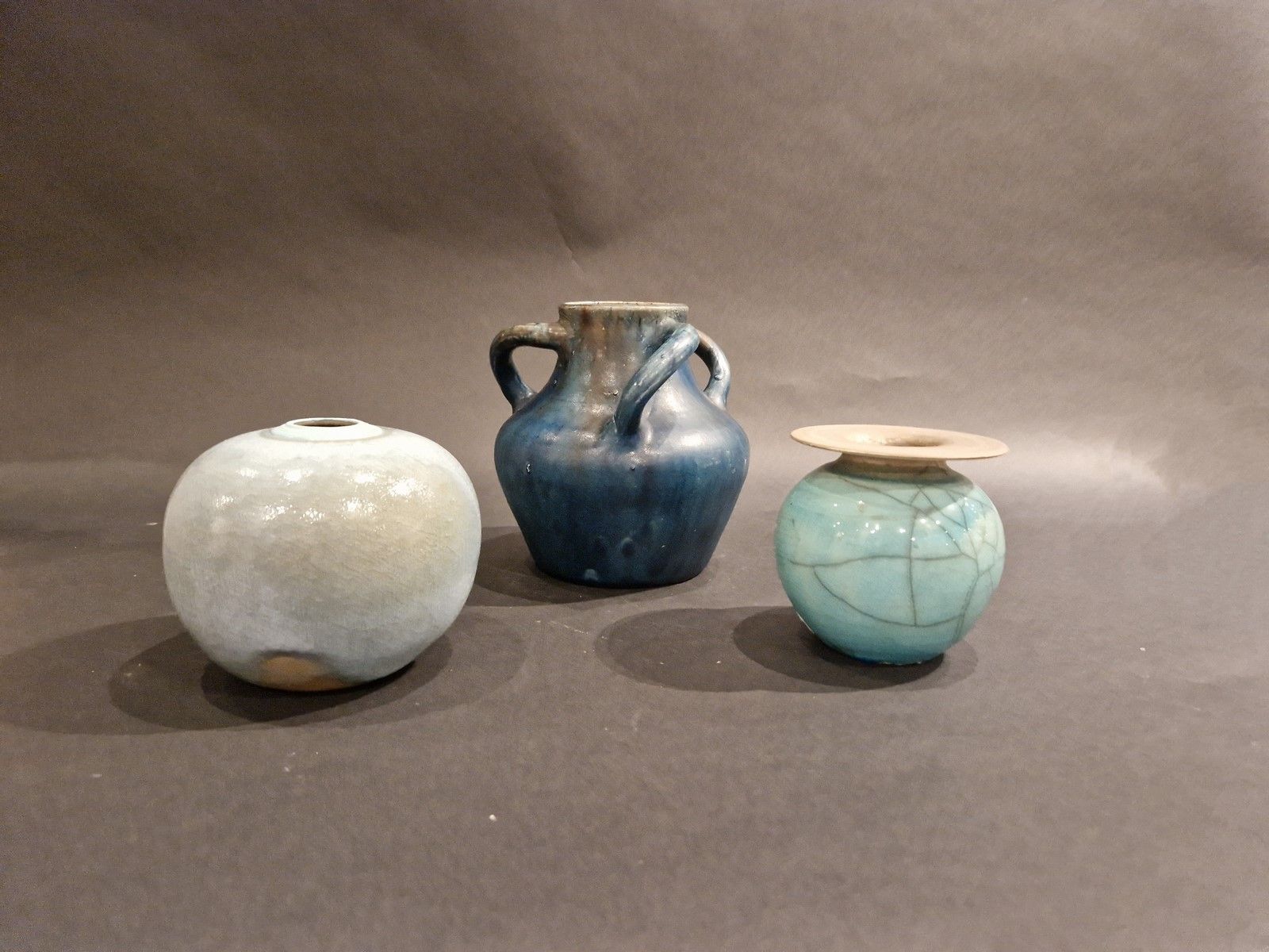 Null LECOMTE - Vallauris 
vase boule en céramique turquoise craquelée et col app&hellip;