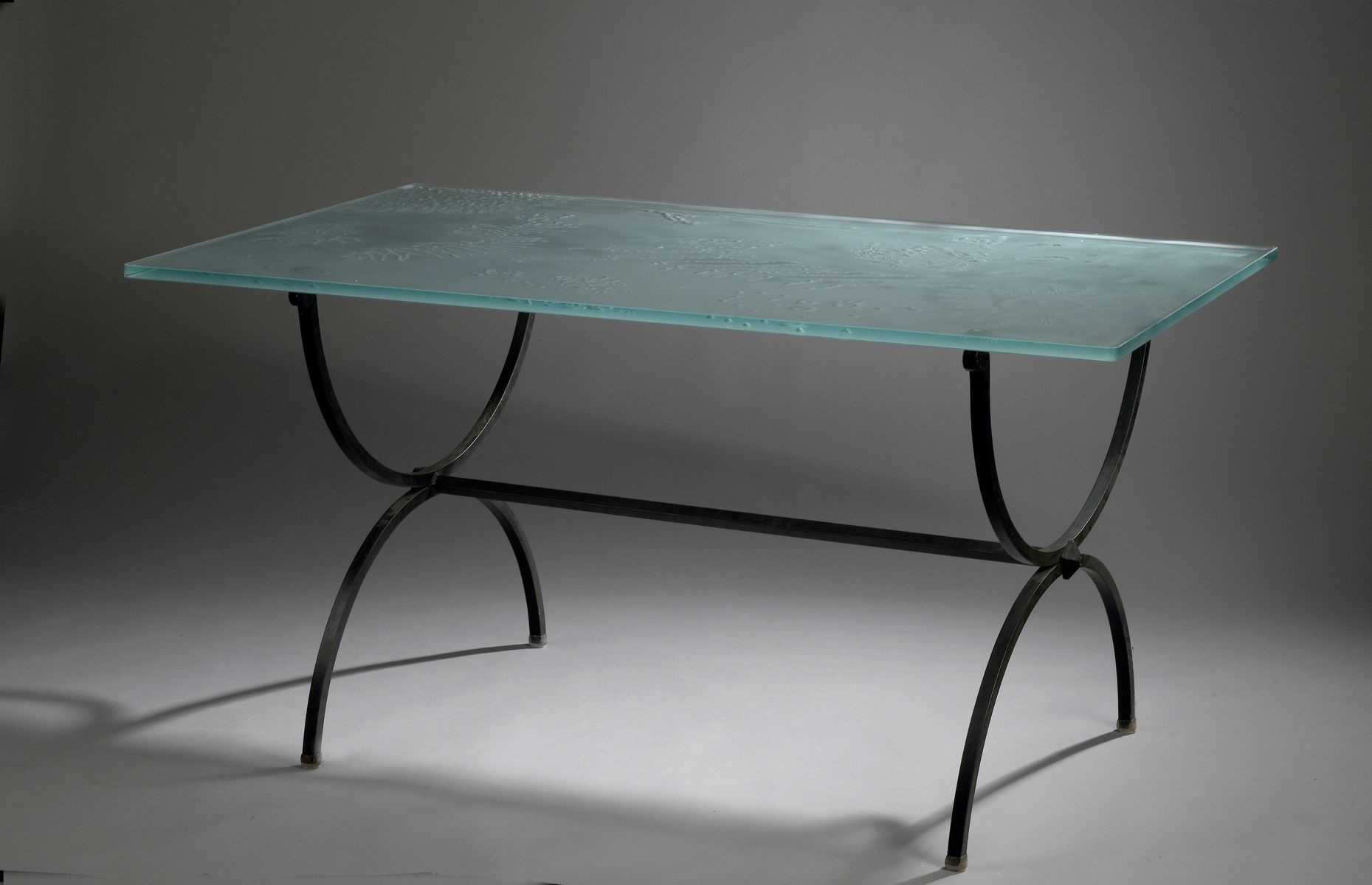 Null François VIGORIE (France, 1953-2016)
Table en dalle de verre partiellement &hellip;