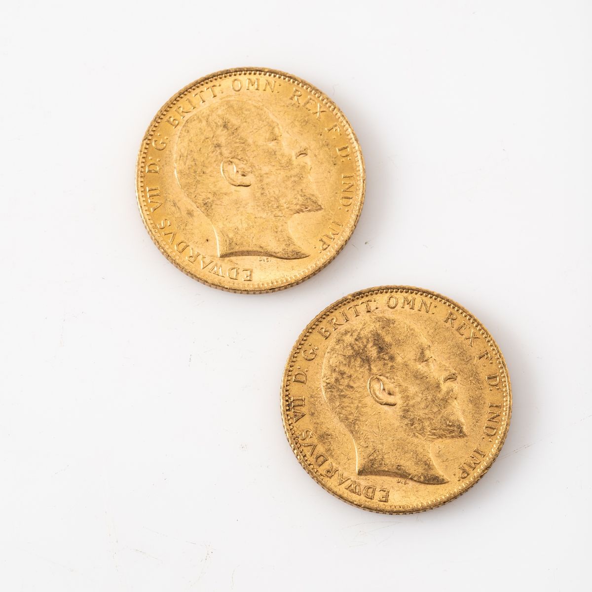 Null Deux pièces en or d'1 Souverain Edouard VII (1902 x 2). 

Poids : 15,96 g.