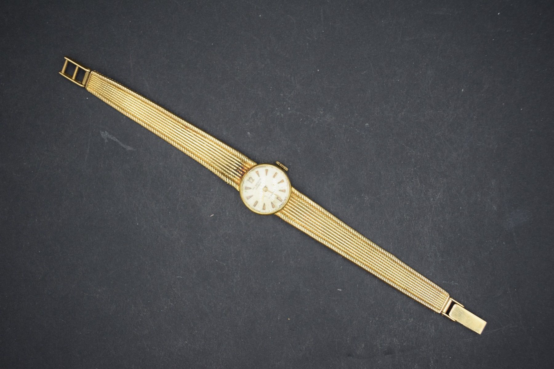 Null PH. BEGUIN 
Montre bracelet de dame, boîtier rond en or jaune 18k (750), ca&hellip;