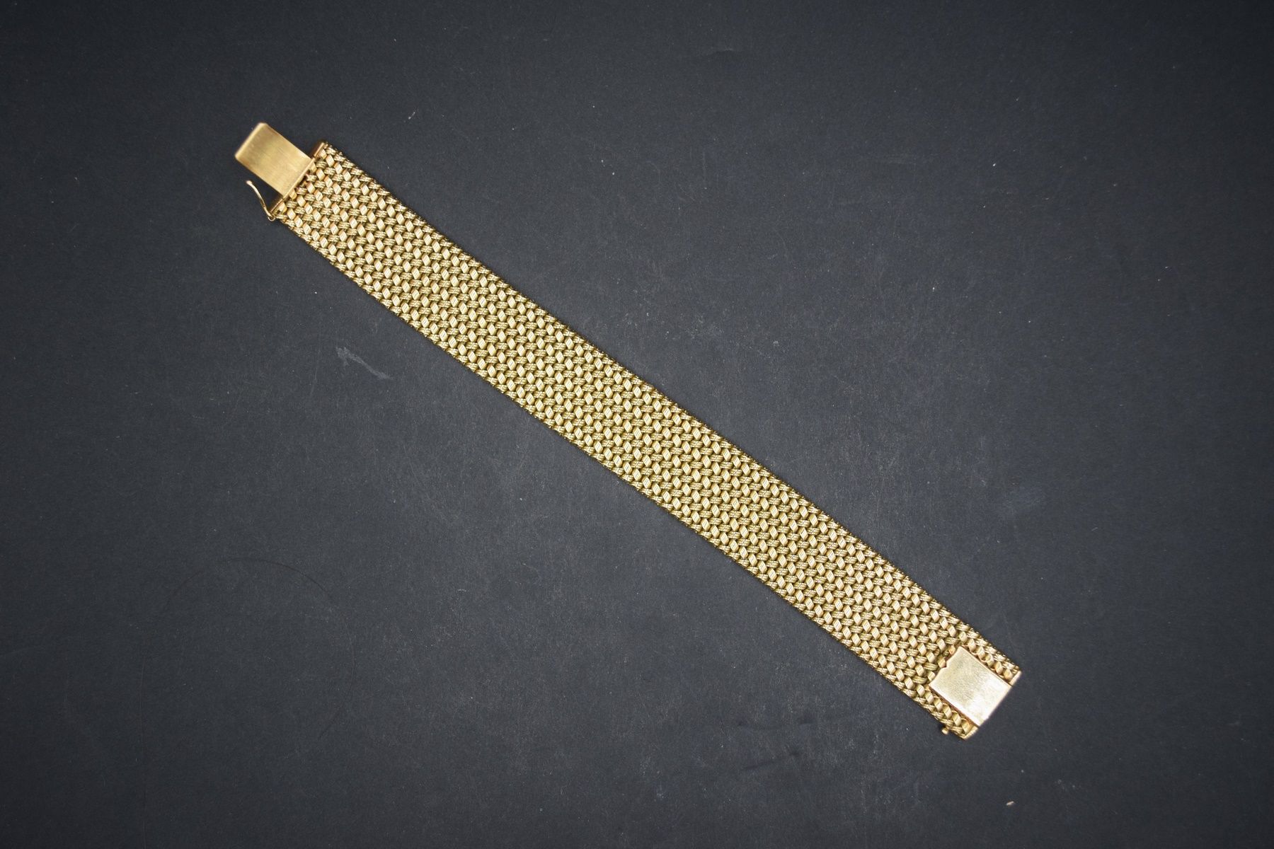 Null Bracelet en or jaune 18k (750) à maille tressée. 
Tour de cou : 18 cm. - Po&hellip;