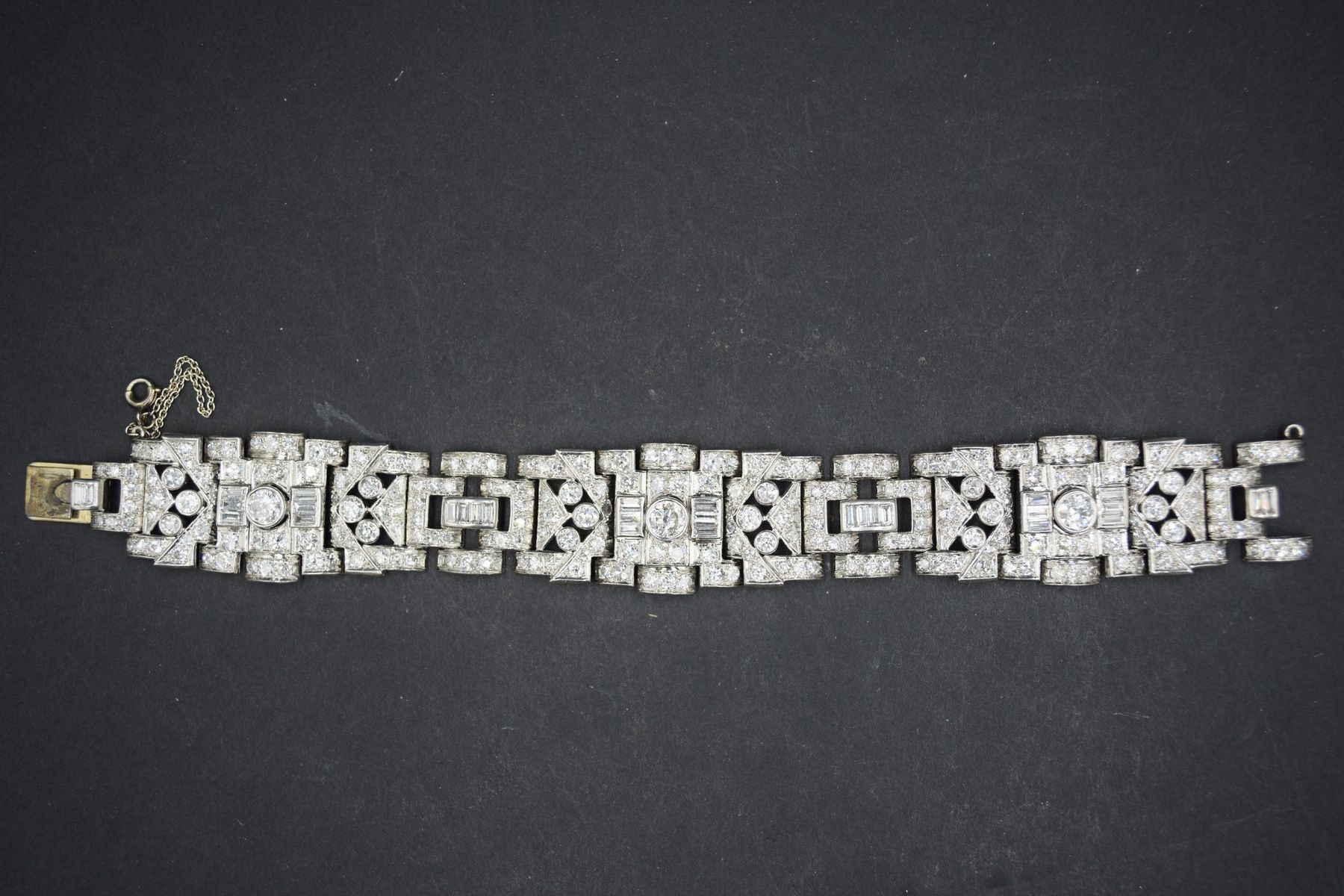 Null Halbes Set aus 18 Karat Weißgold (750) und Platin mit einem Armband und ein&hellip;