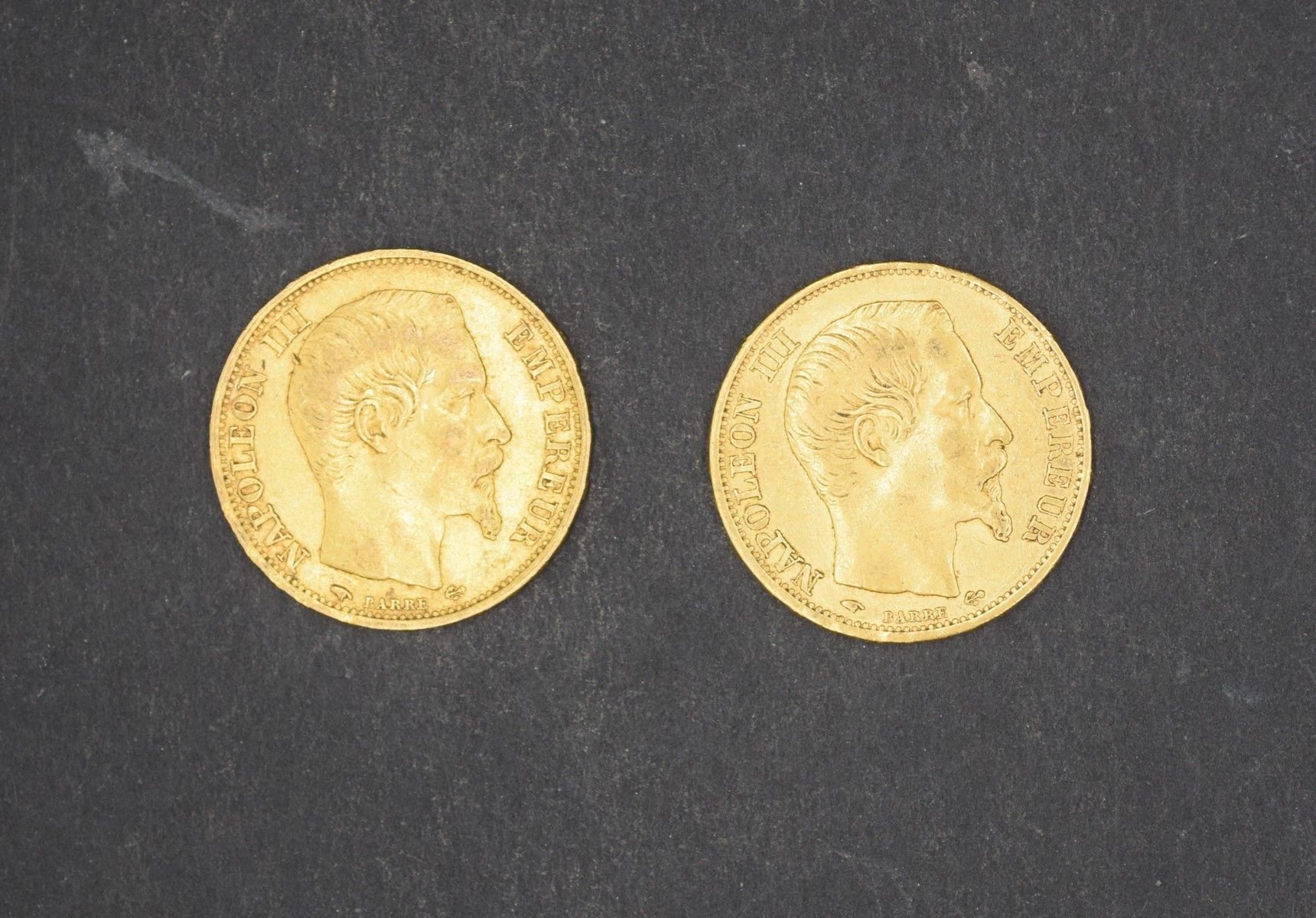 Null Deux pièces en or de 20 Francs Napoléon III tête nue - 1860 A 

Poids : 12,&hellip;