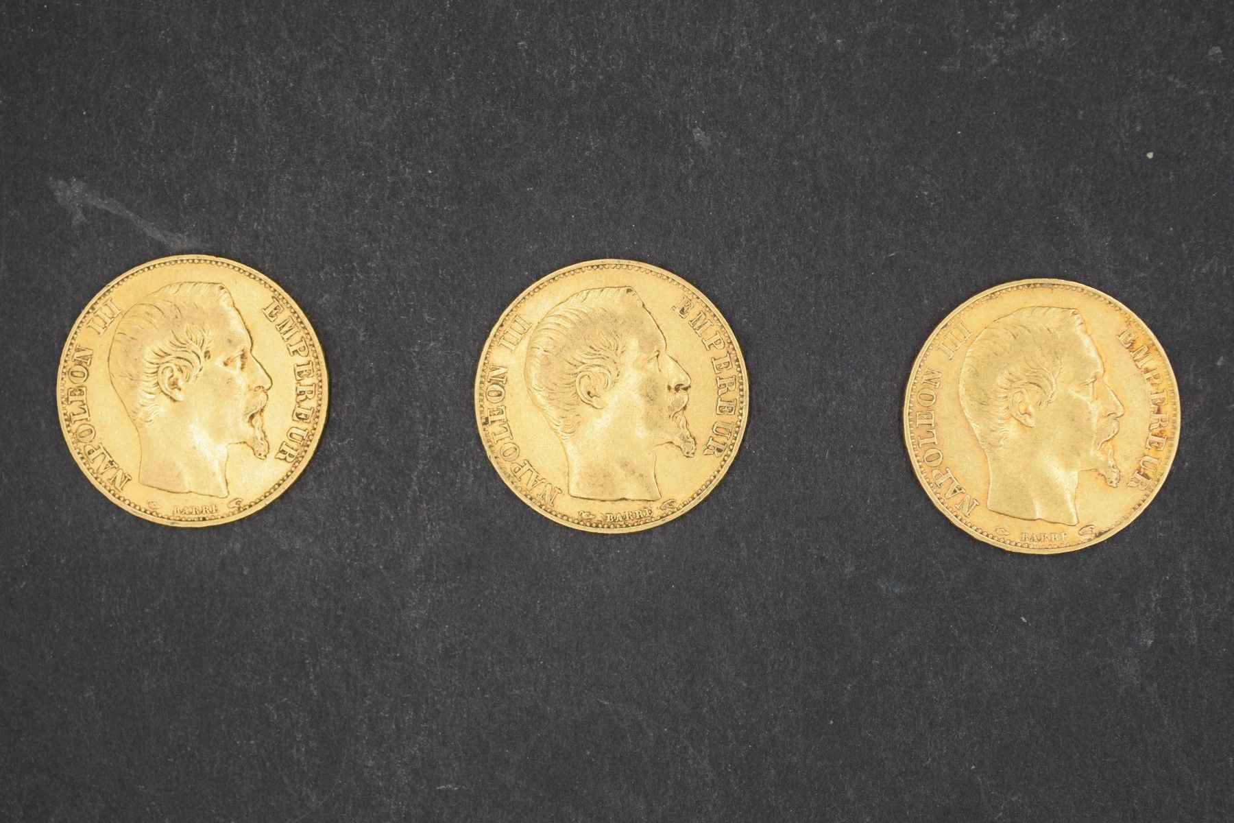 Null Trois pièces en or de 20 Francs Napoléon III tête nue - 1854 A 

Poids : 19&hellip;