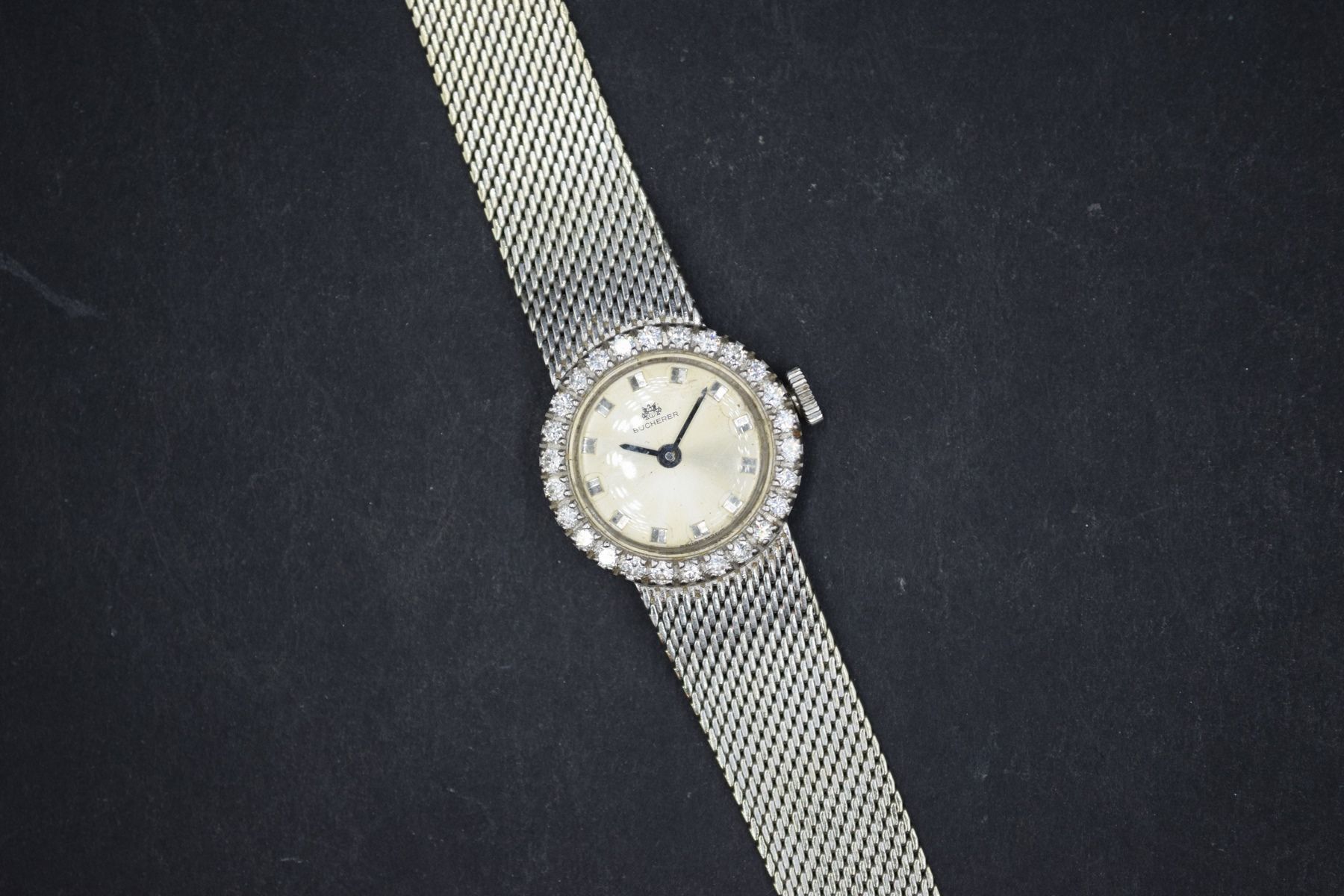 Null BUCHERER
Montre bracelet de dame, boîtier rond en or gris 18k (750), la lun&hellip;