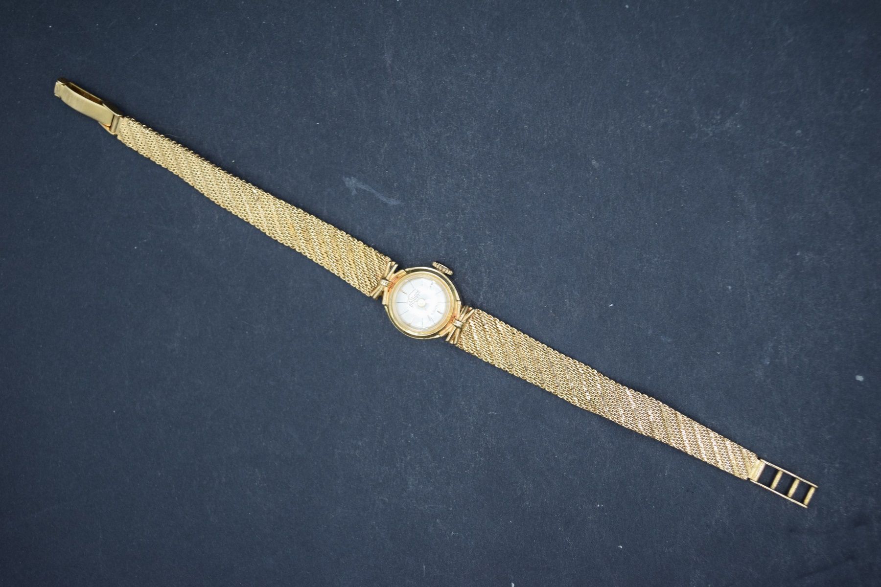 Null PHILIPPE 
Montre bracelet de dame, boîtier rond en or jaune 18k (750), cadr&hellip;