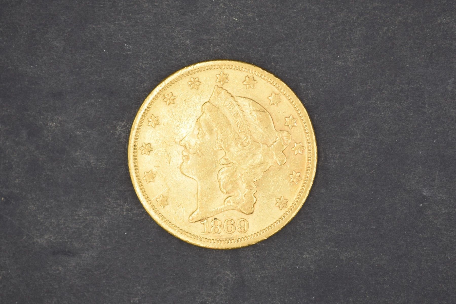Null Pièce en or 20 dollars Liberty avec devise (1869 S)
Poids théorique : 33.43&hellip;