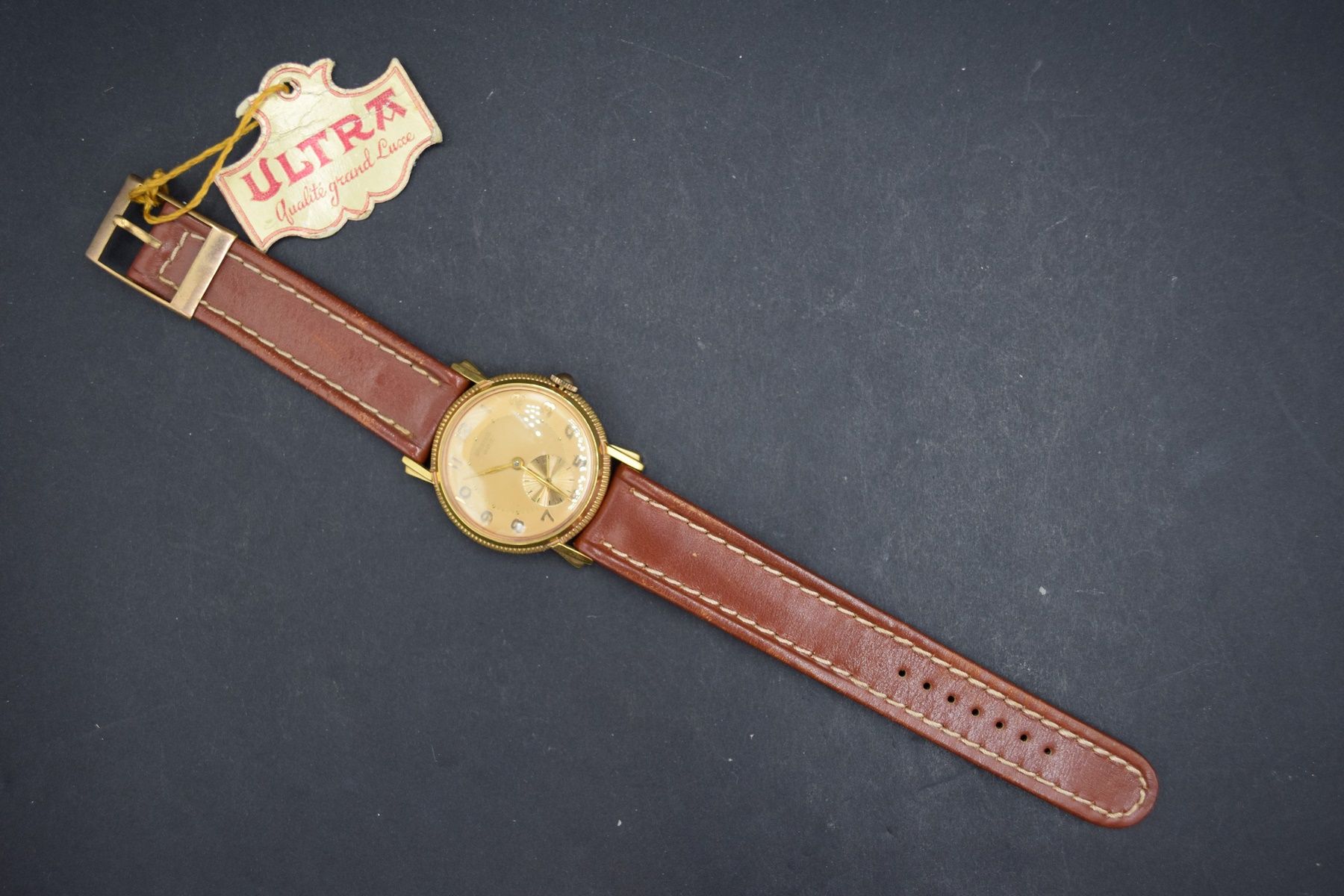Null ULTRA 602 
Montre bracelet d'homme, boîtier rond en métal doré, cadran à fo&hellip;
