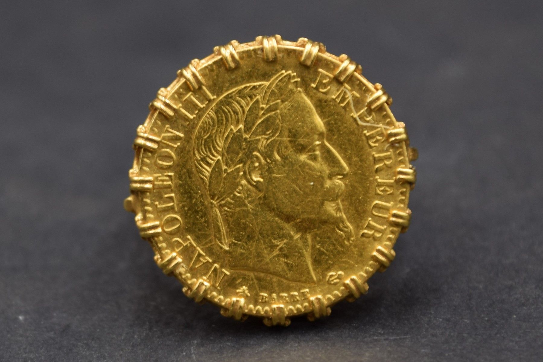 Null Chevalière en or jaune 18k (750), poinçon tête d'aigle, une pièce en or de &hellip;