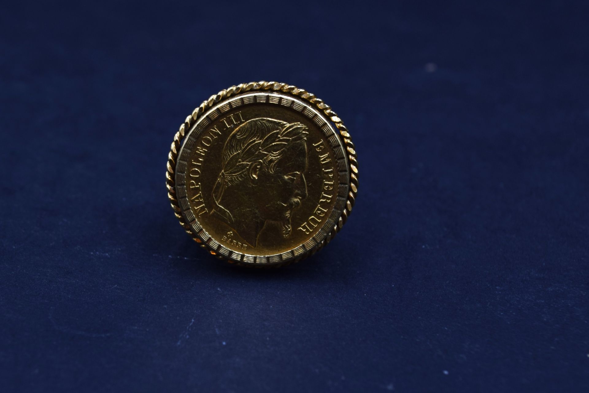 Null Moneta d'oro da 20 franchi Napoléon III tête laurée (1869 BB) incastonata i&hellip;